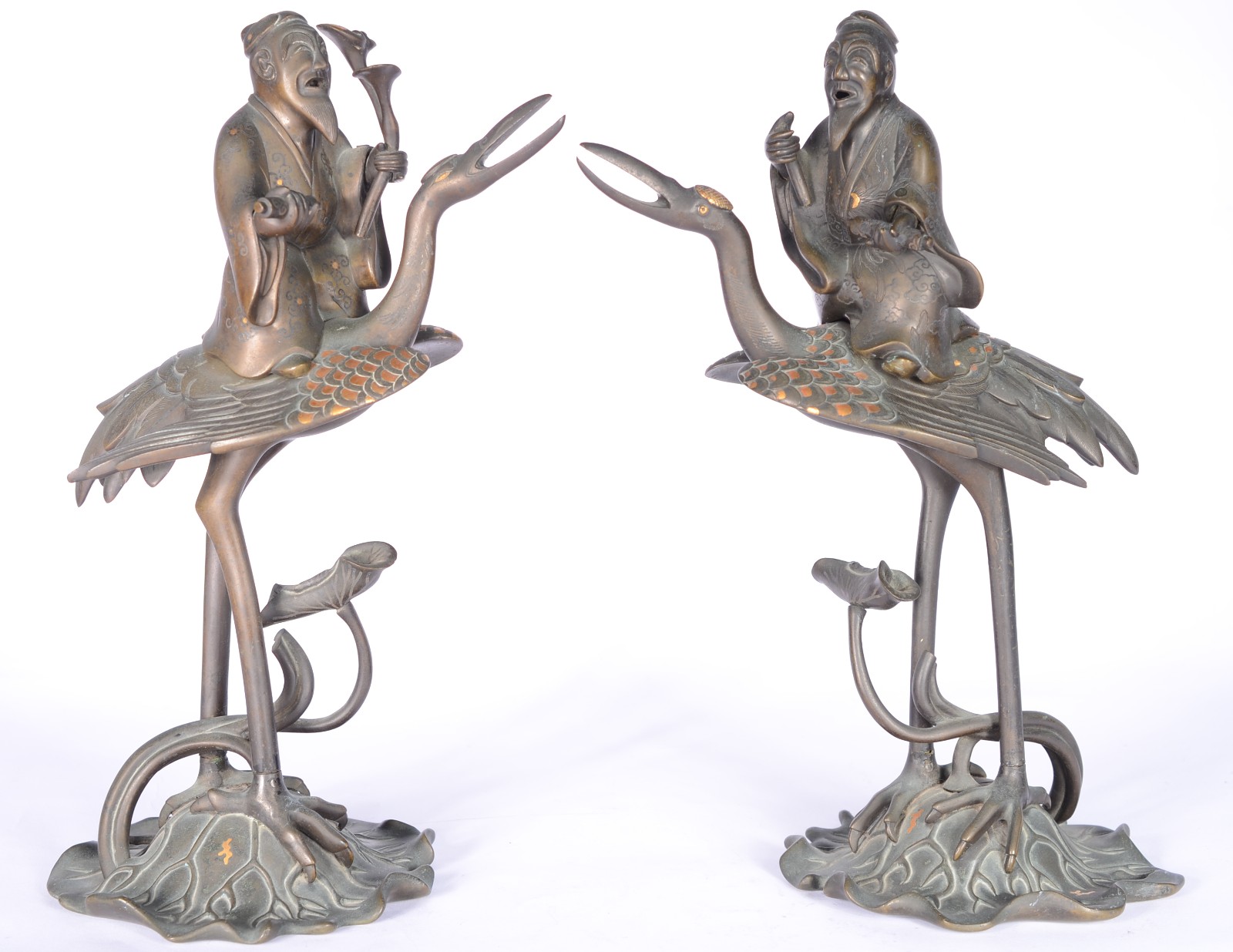 Par de antigas esculturas chinesas em bronze com detalhes dourados... - foto 1 de 8