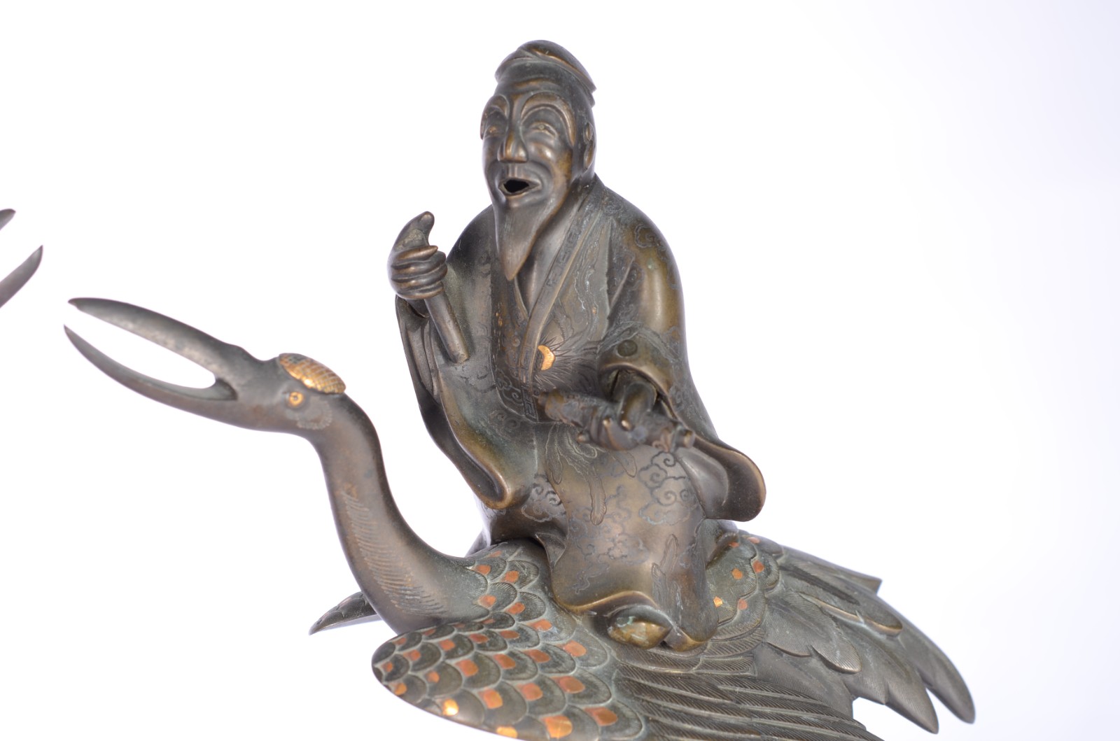 Par de antigas esculturas chinesas em bronze com detalhes dourados... - foto 2 de 8