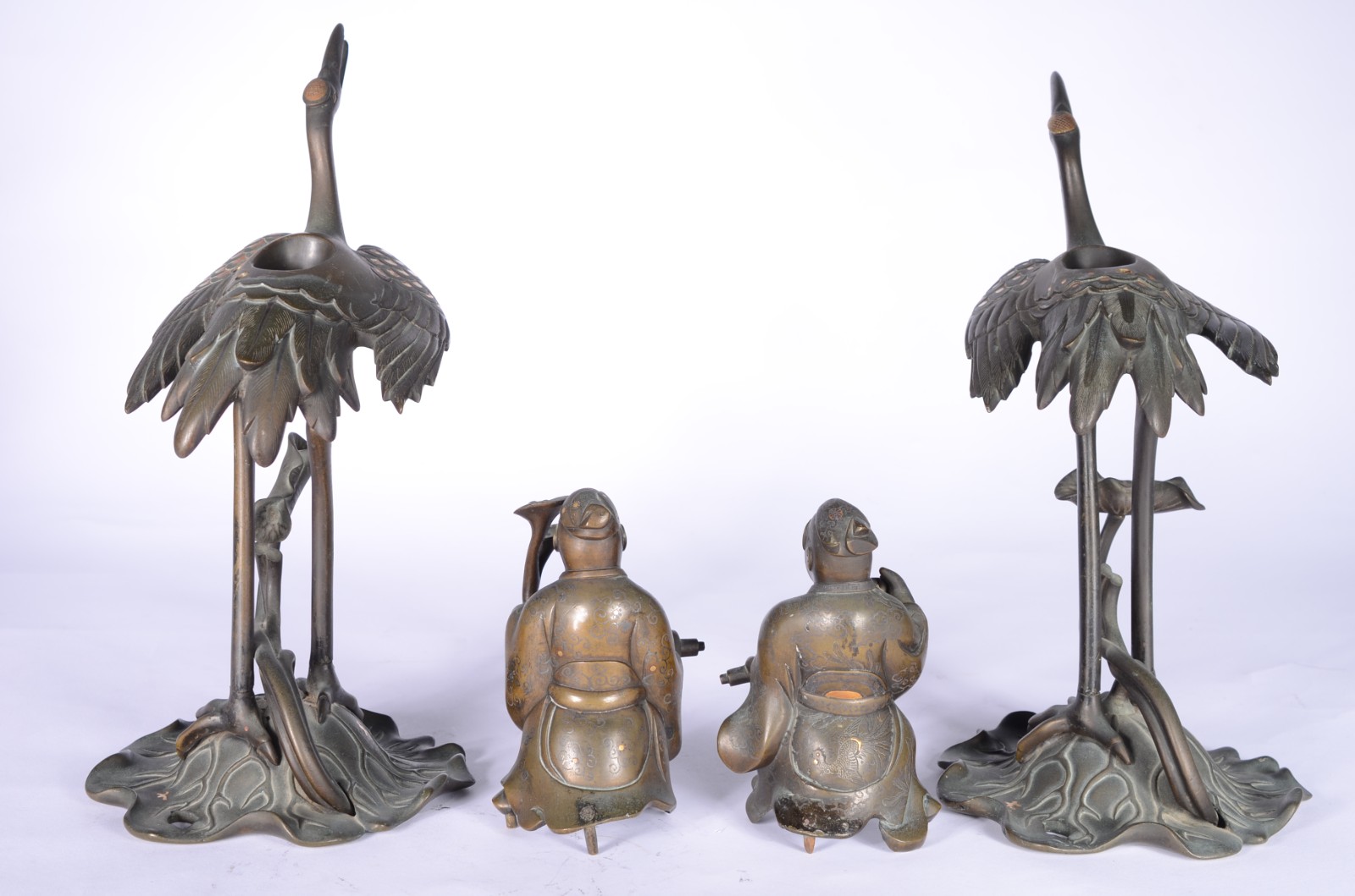 Par de antigas esculturas chinesas em bronze com detalhes dourados... - foto 7 de 8