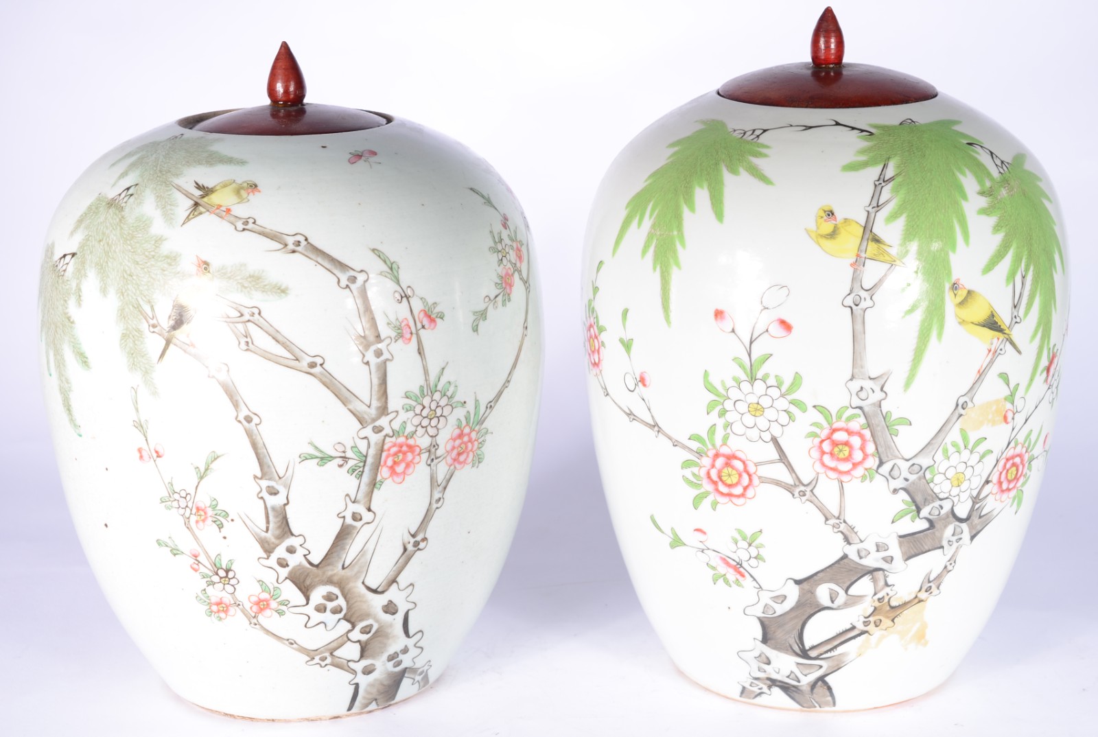 Par de antigos potiches de porcelana chinesa decorados com galhos... - foto 6 de 8