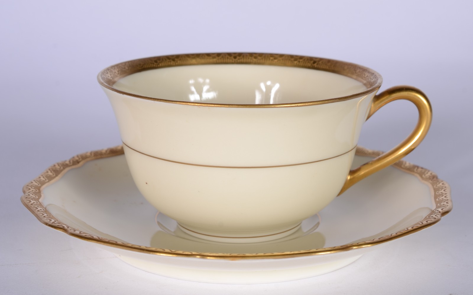Conjunto com 13 xícaras de chá de porcelana alemã Bavaria, branca com... - foto 2 de 8