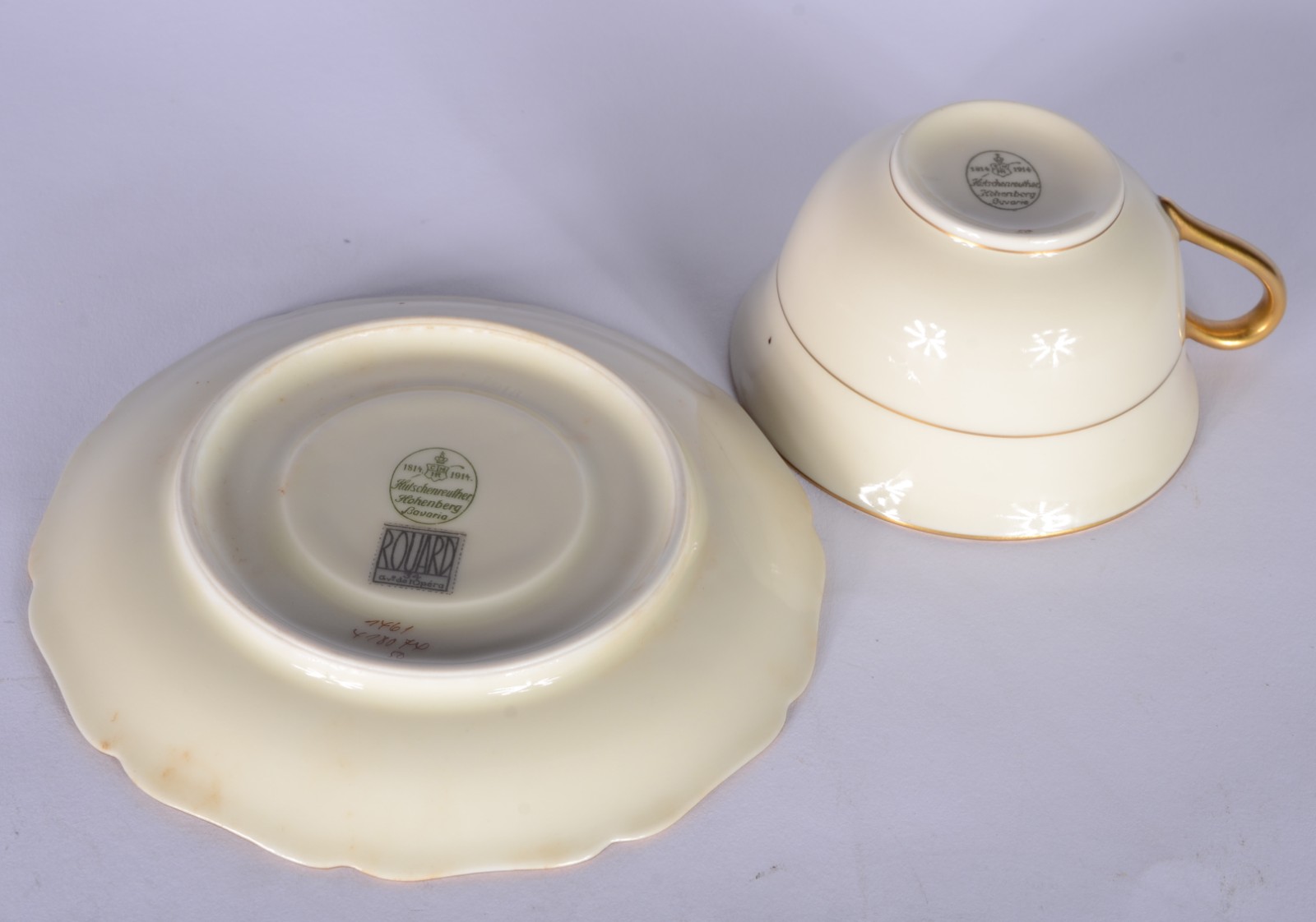 Conjunto com 13 xícaras de chá de porcelana alemã Bavaria, branca com... - foto 4 de 8