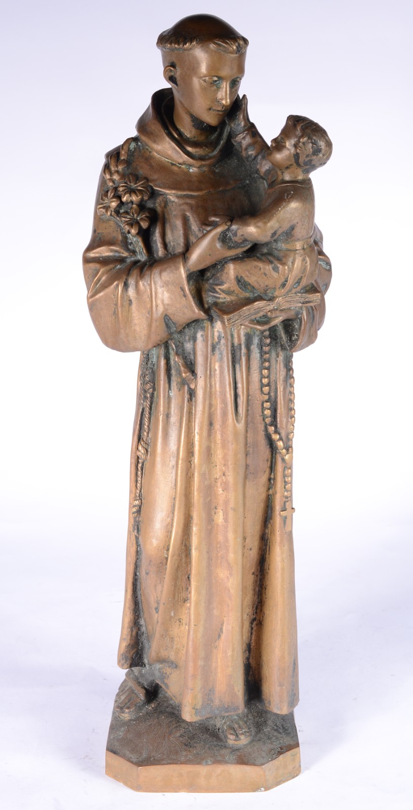 Escultura de bronze representando Santo Antônio com menino. - foto 1 de 7