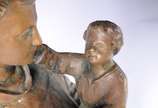 Escultura de bronze representando Santo Antônio... - Escultura de bronze representando Santo Antônio com menino.