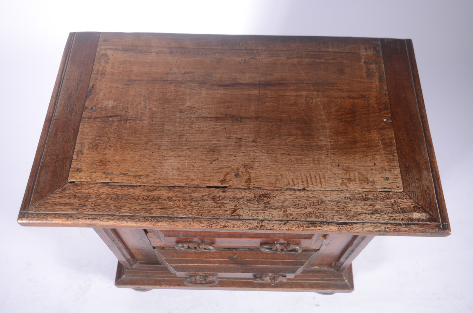 Mesa auxiliar de madeira nobre, estilo colonial brasileiro, duas... - foto 3 de 5