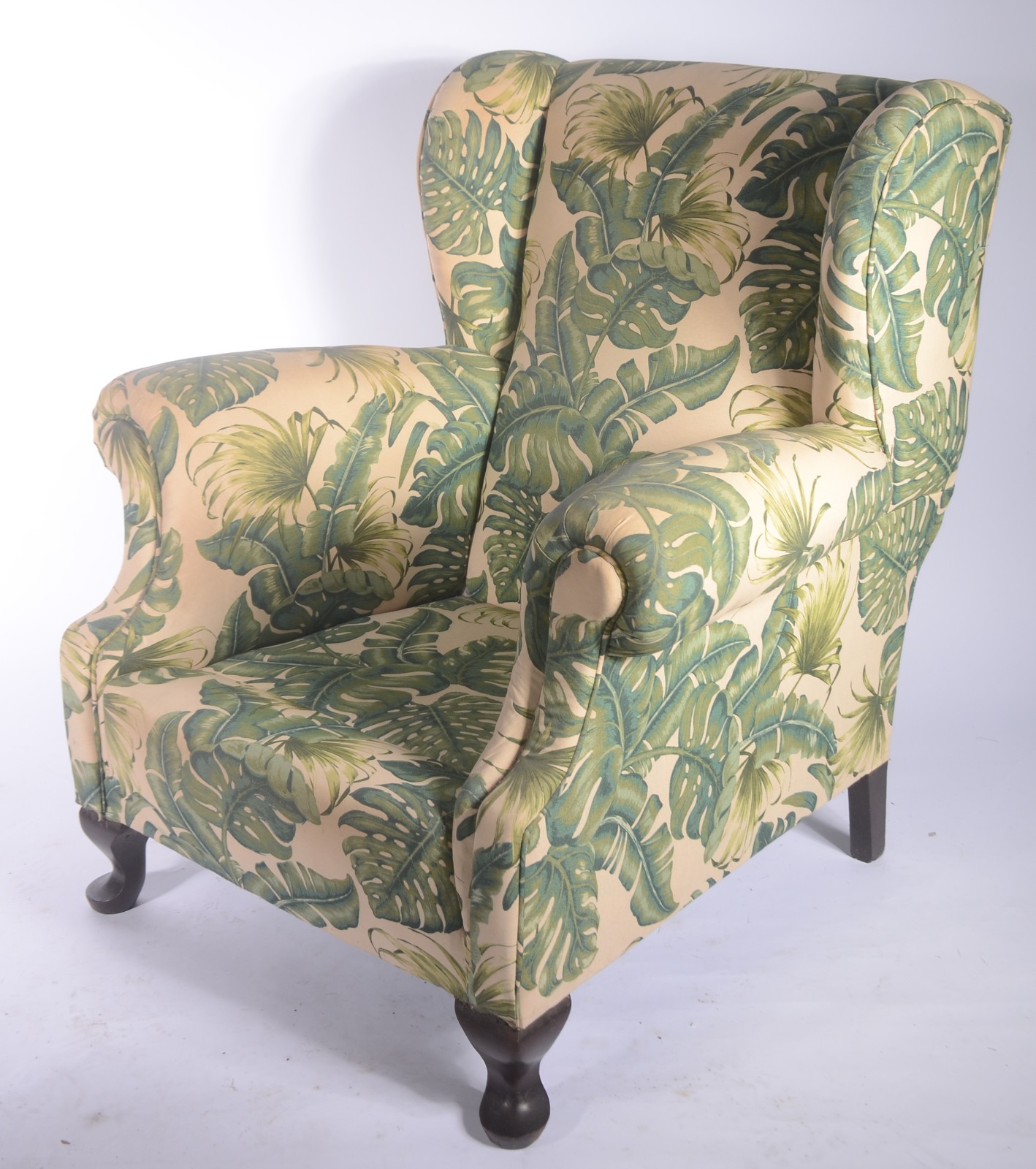 Bergere estofada e forrada com tecido estampado com folhas verdes... - foto 3 de 6