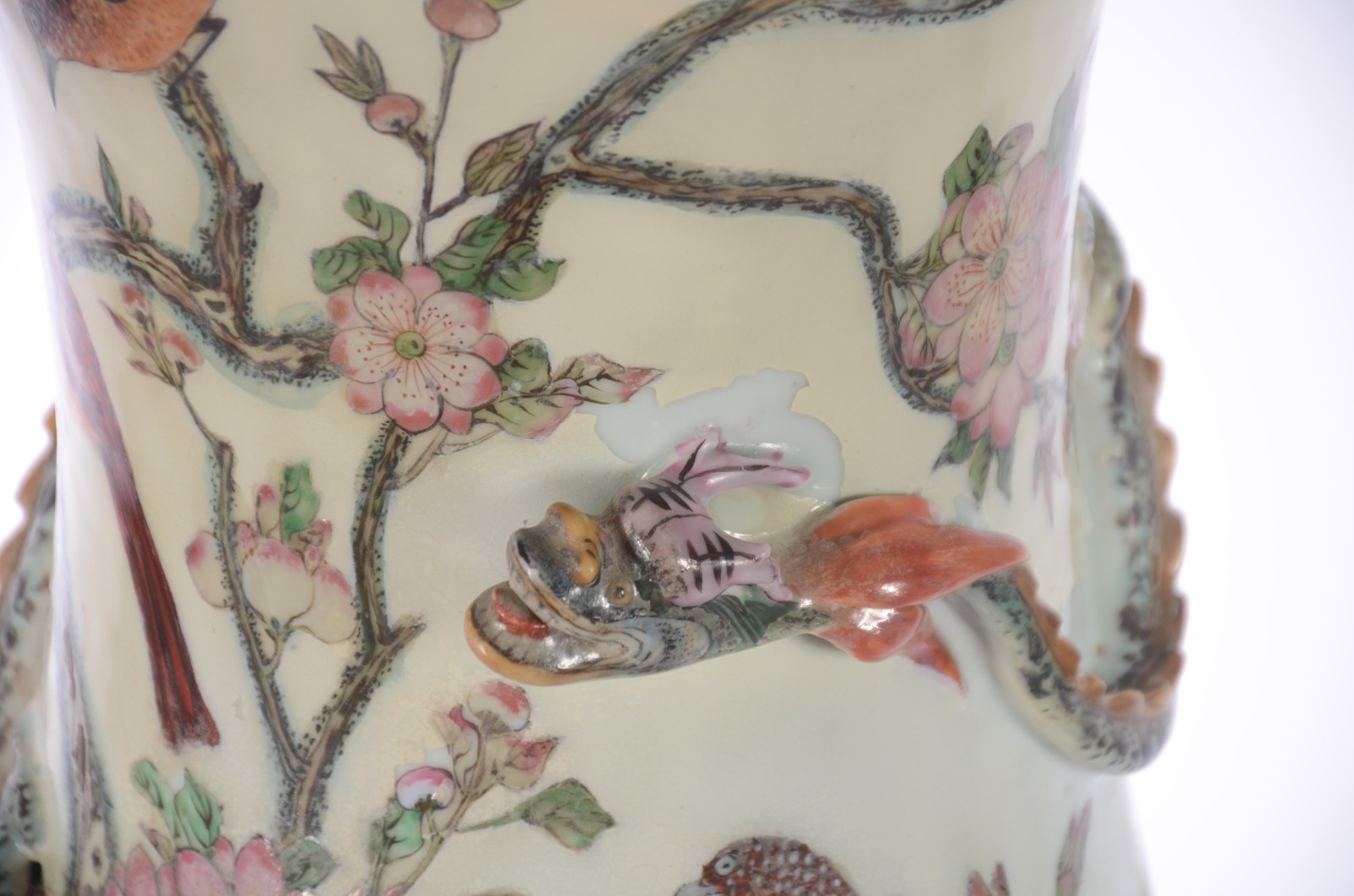 Grande vaso de porcelana chinesa decorada com aves e vegetação em... - foto 3 de 11