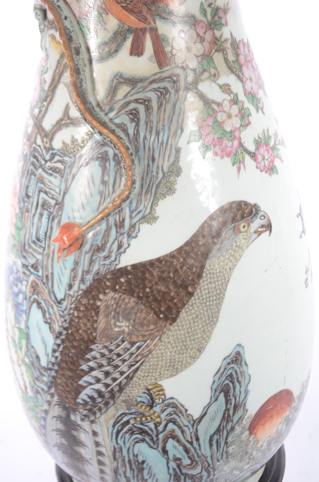 Grande vaso de porcelana chinesa decorada com aves e vegetação em... - foto 4 de 11
