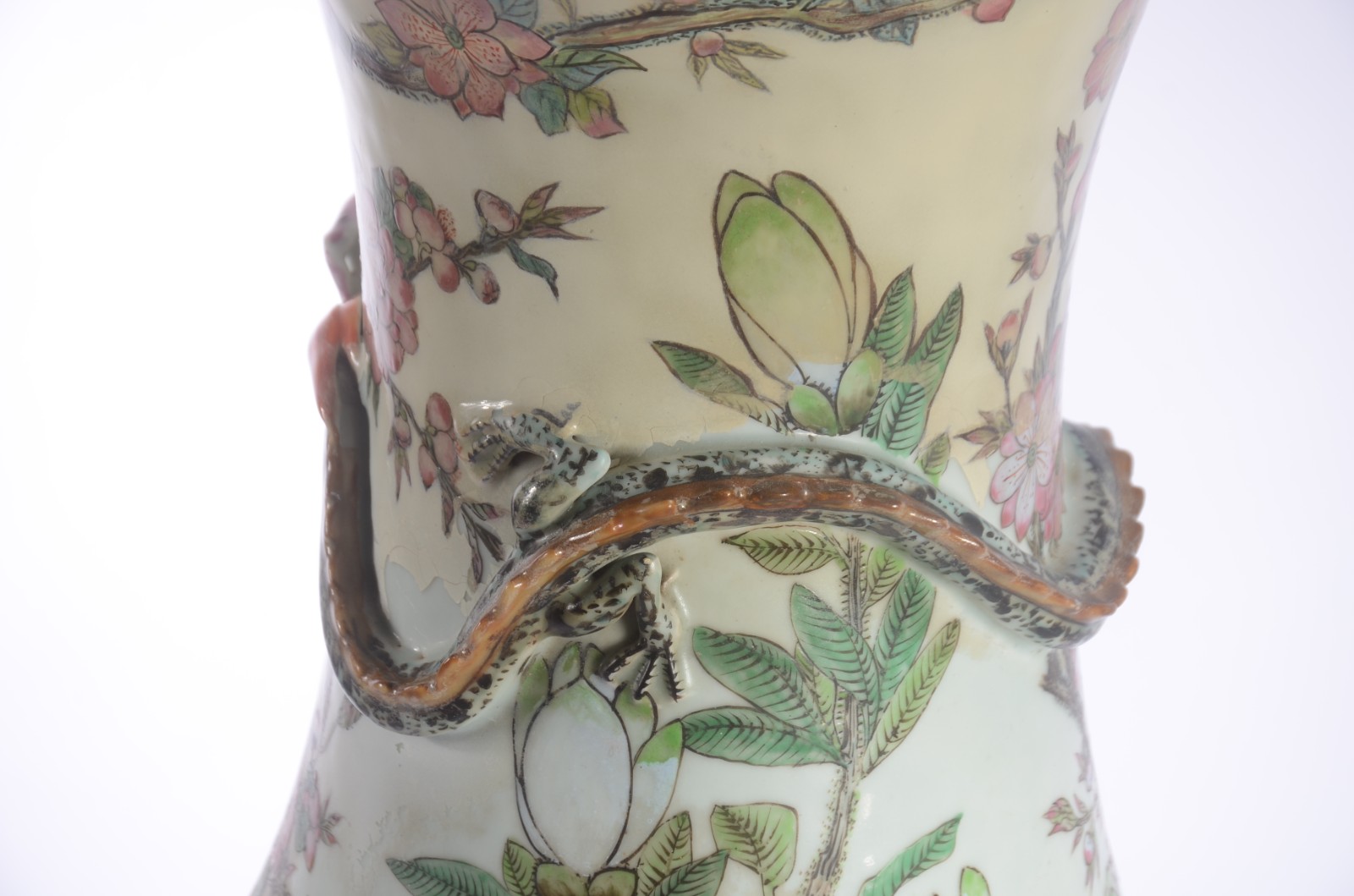 Grande vaso de porcelana chinesa decorada com aves e vegetação em... - foto 7 de 11