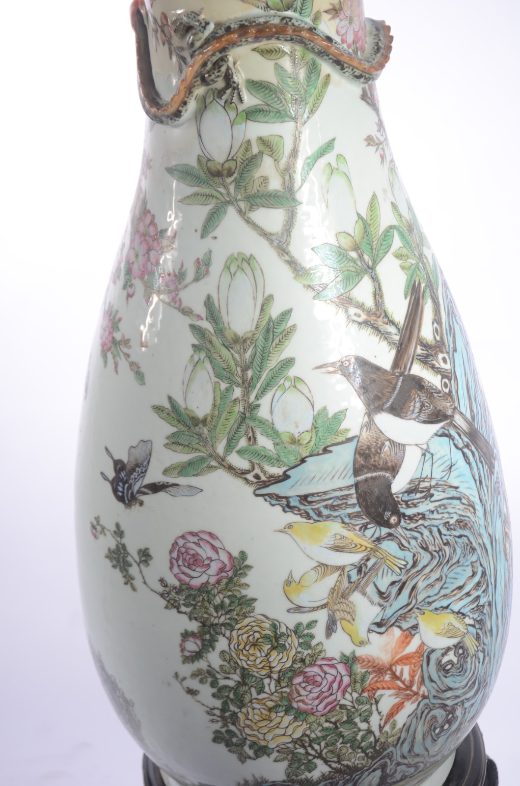 Grande vaso de porcelana chinesa decorada com aves e vegetação em... - foto 9 de 11