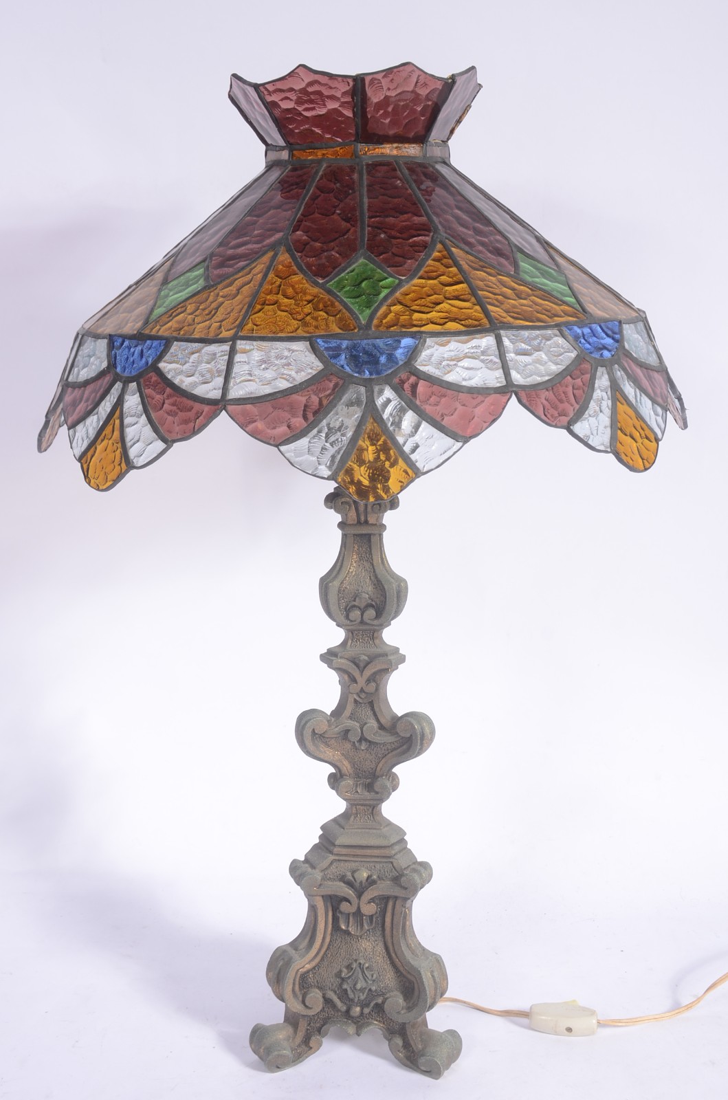 Abatjour com base de resina, cúpula com placas de vidro colorido... - foto 1 de 6