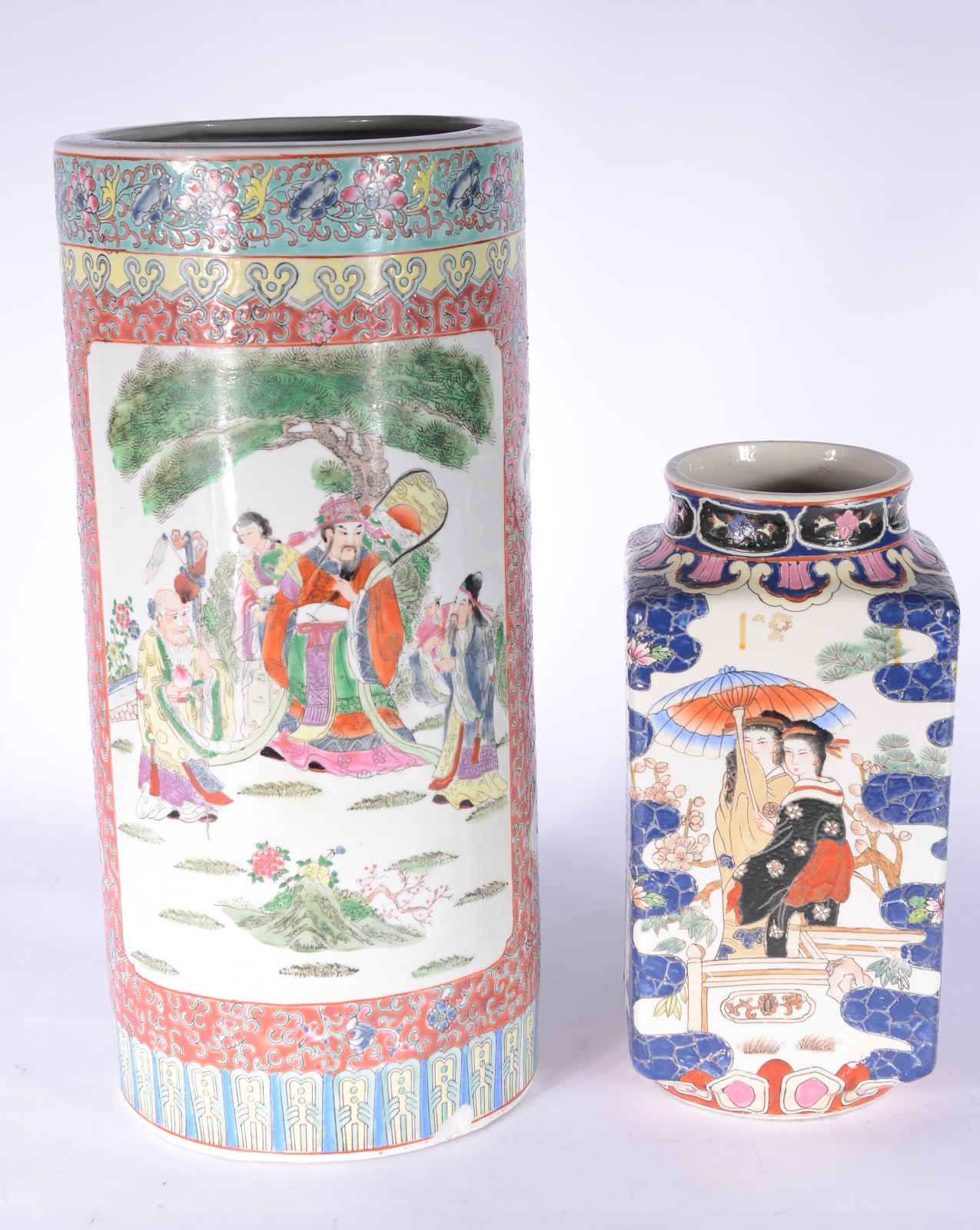 Três peças de porcelana oriental, sendo: cinzeiro, bengaleiro e vaso... - foto 3 de 11