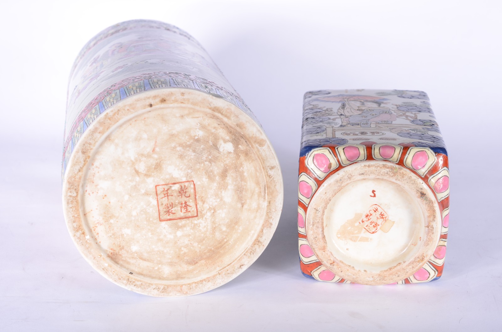 Três peças de porcelana oriental, sendo: cinzeiro, bengaleiro e vaso... - foto 6 de 11