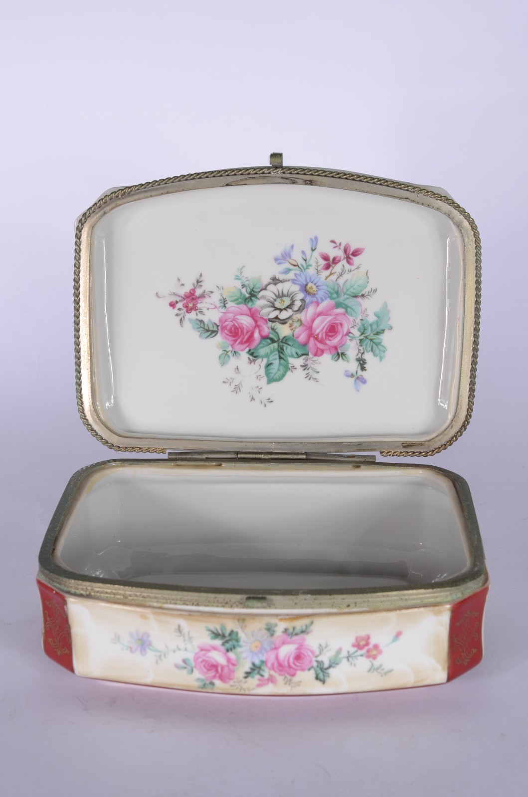 Caixa/porta jóias de porcelana japonesa, tampa decorada com cena... - foto 2 de 8