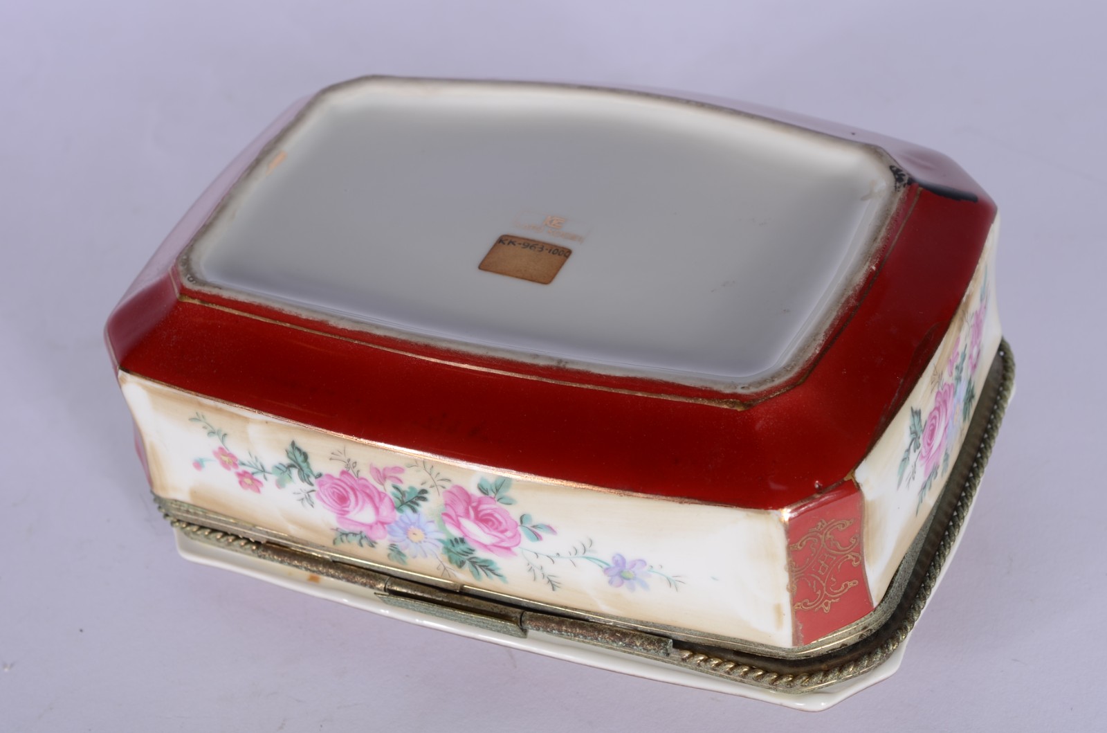 Caixa/porta jóias de porcelana japonesa, tampa decorada com cena... - foto 6 de 8