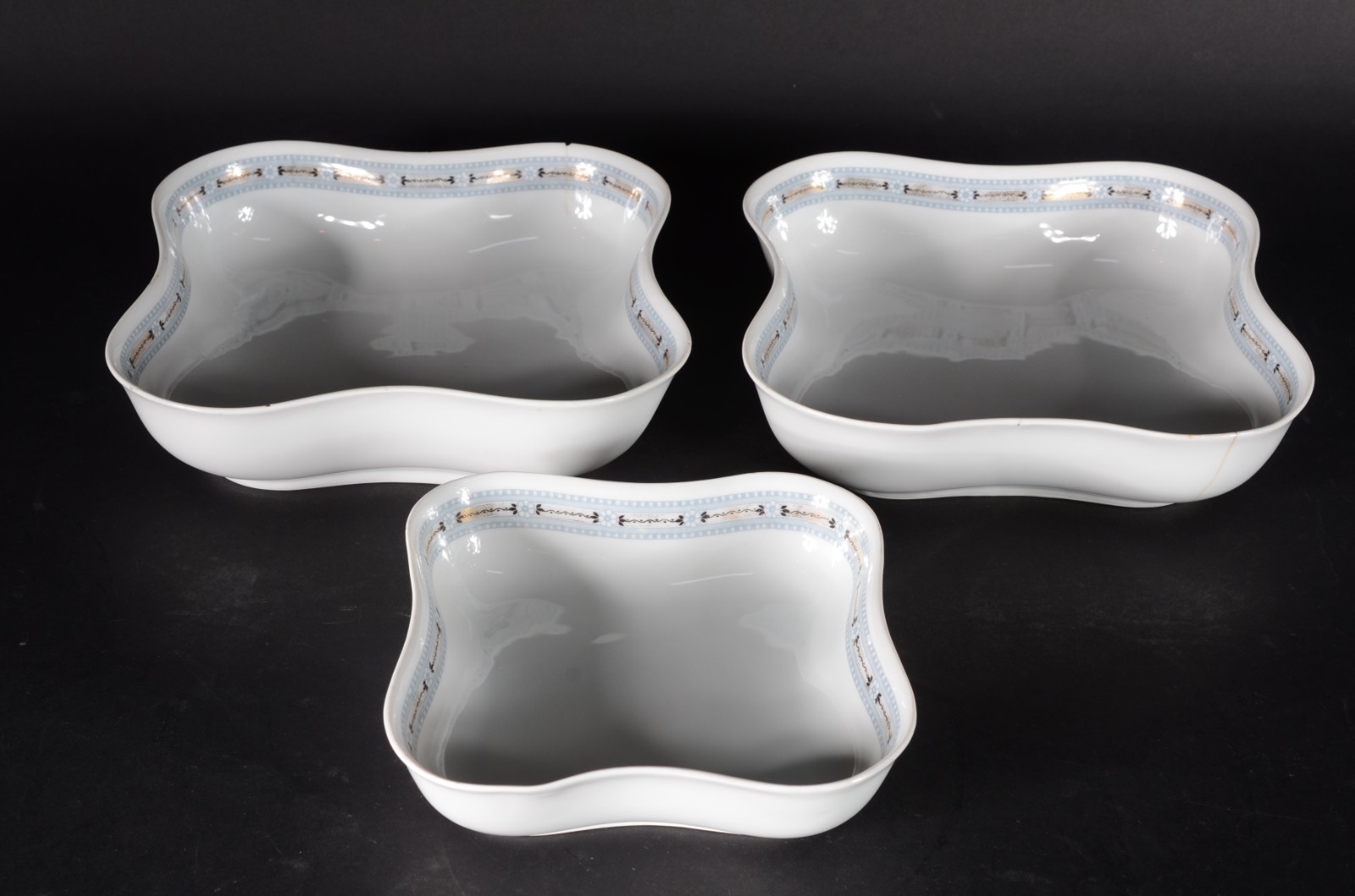 Aparelho de jantar de porcelana Bavaria, composto de: 28 pratos... - foto 4 de 11