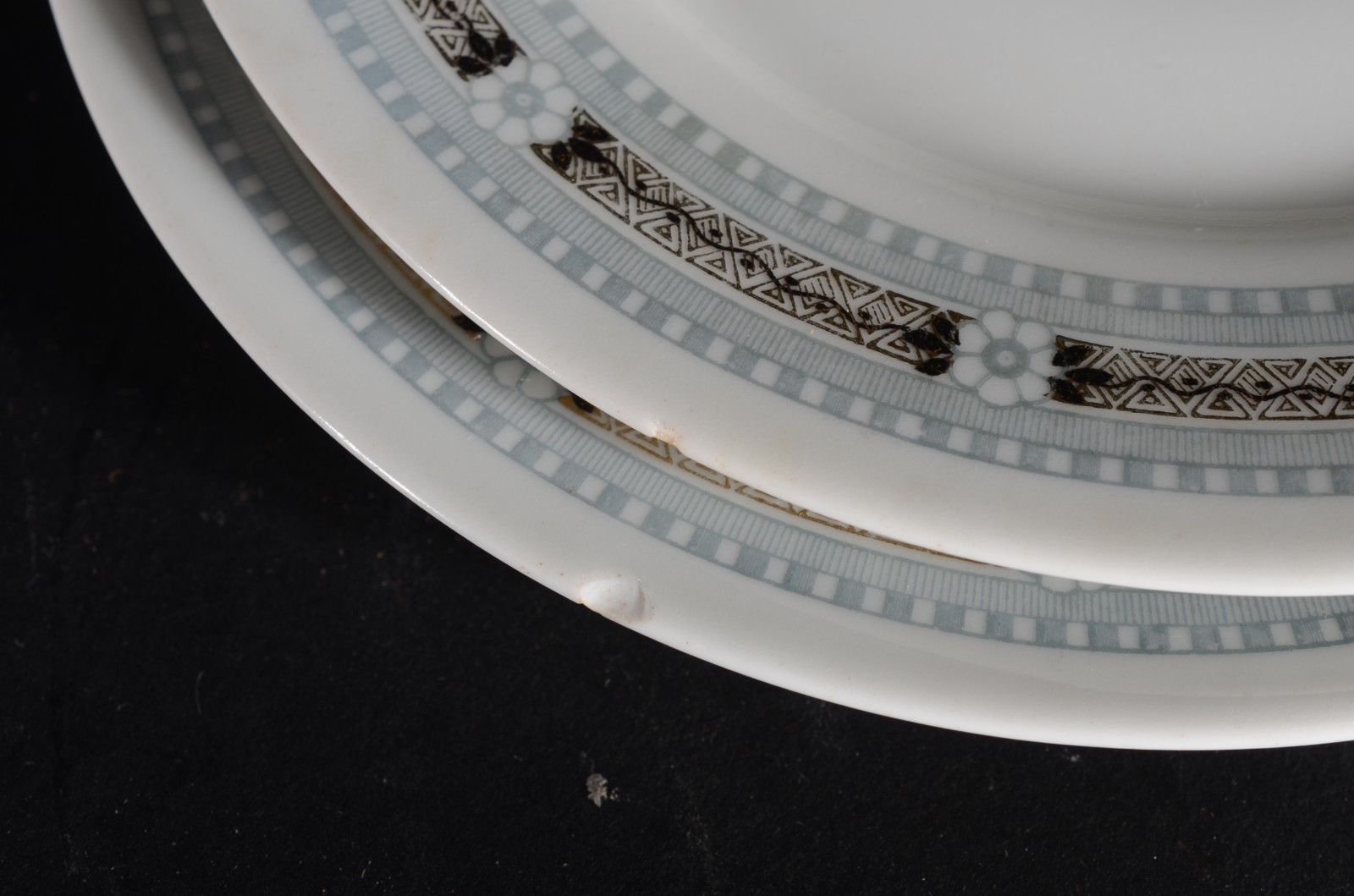 Aparelho de jantar de porcelana Bavaria, composto de: 28 pratos... - foto 5 de 11