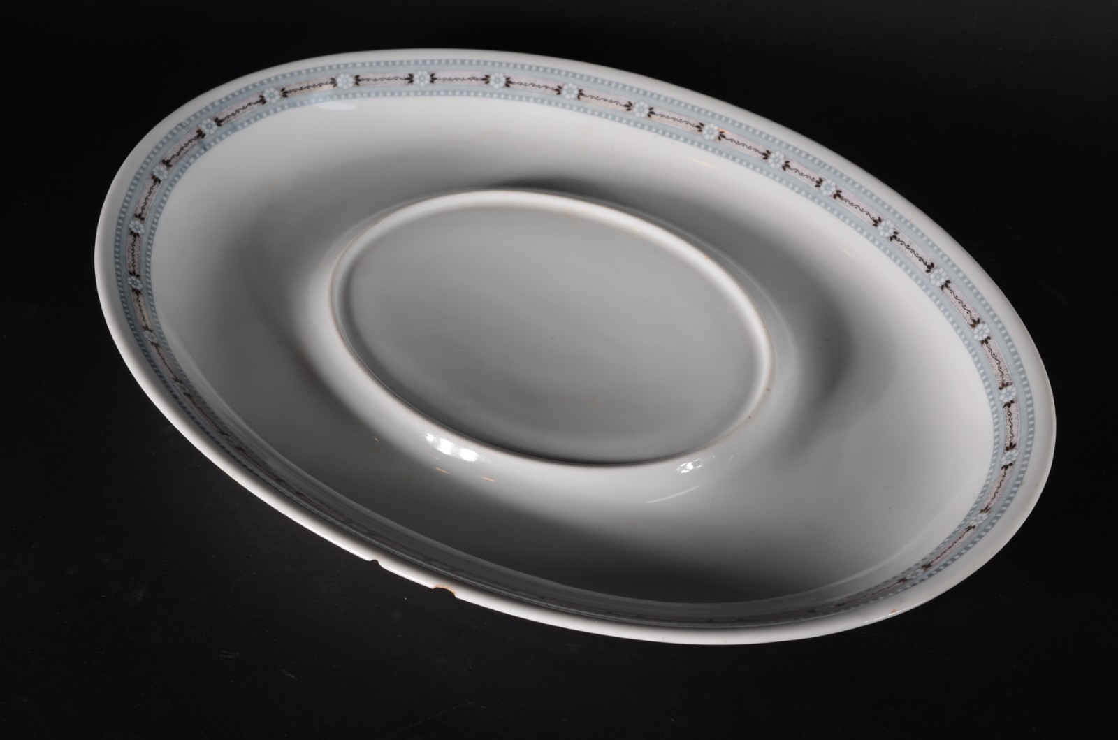 Aparelho de jantar de porcelana Bavaria, composto de: 28 pratos... - foto 7 de 11