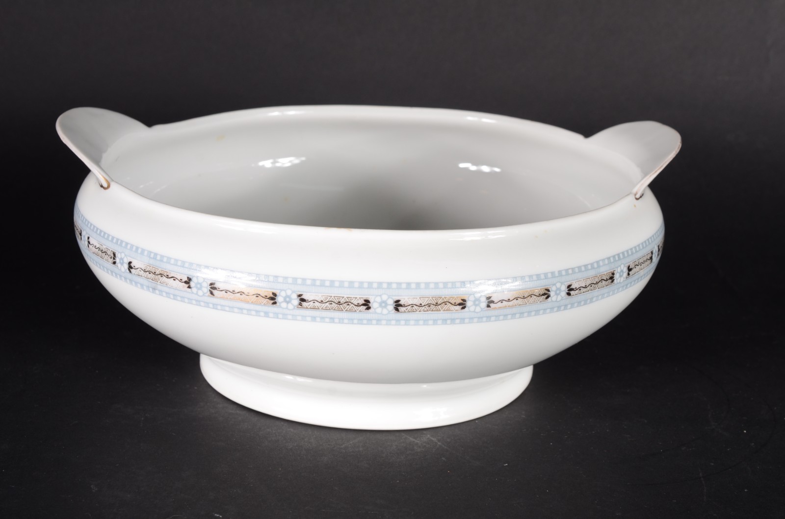 Aparelho de jantar de porcelana Bavaria, composto de: 28 pratos... - foto 10 de 11