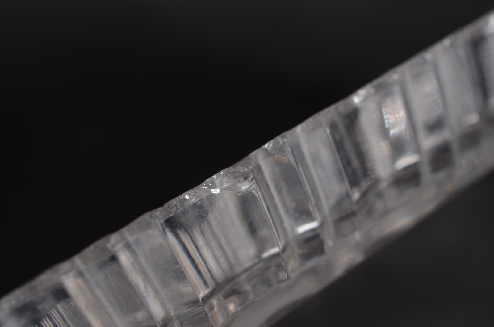 Três peças de cristal tcheco lapidado, sendo: porta petiscos e 2... - foto 6 de 9