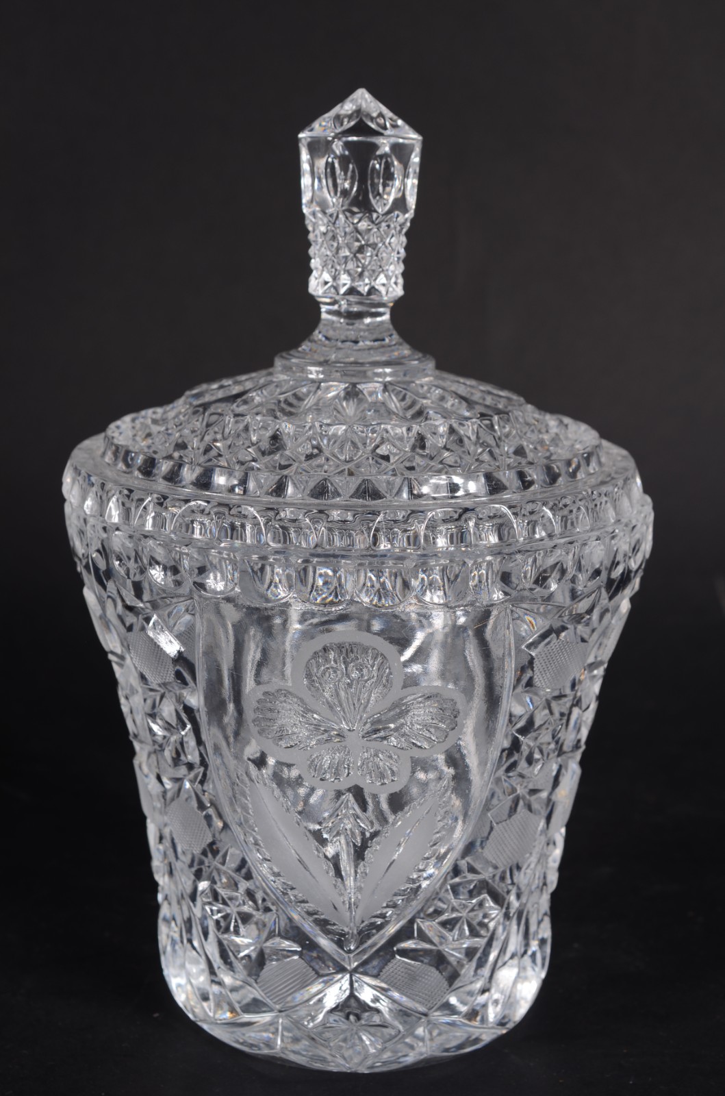 Quatro peças diversas de cristal/vidro, sendo: bowl, vaso, bomboniere... - foto 3 de 12