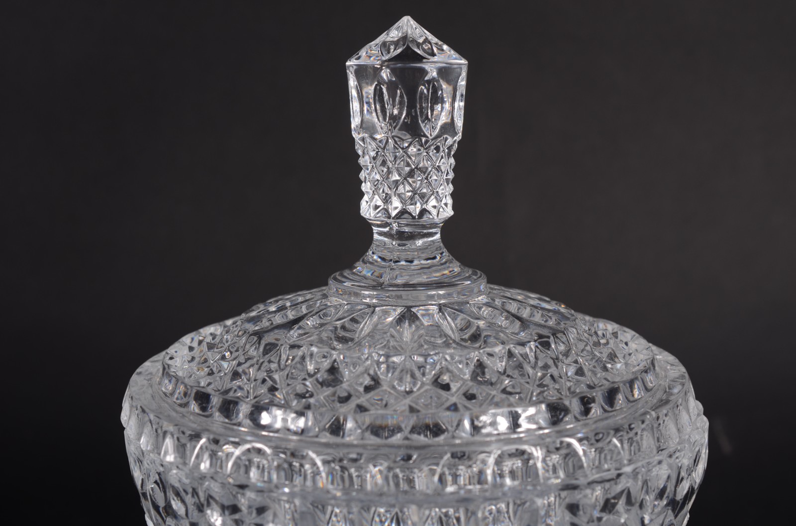 Quatro peças diversas de cristal/vidro, sendo: bowl, vaso, bomboniere... - foto 8 de 12
