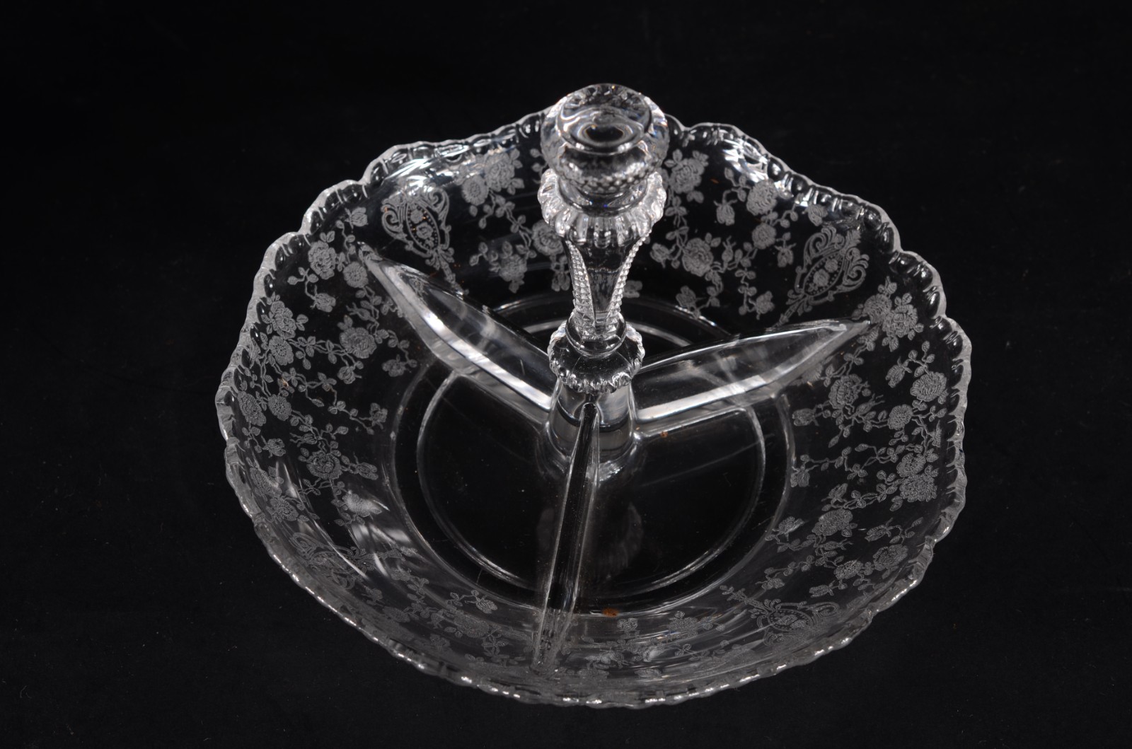 Quatro peças diversas de cristal/vidro, sendo: bowl, vaso, bomboniere... - foto 9 de 12