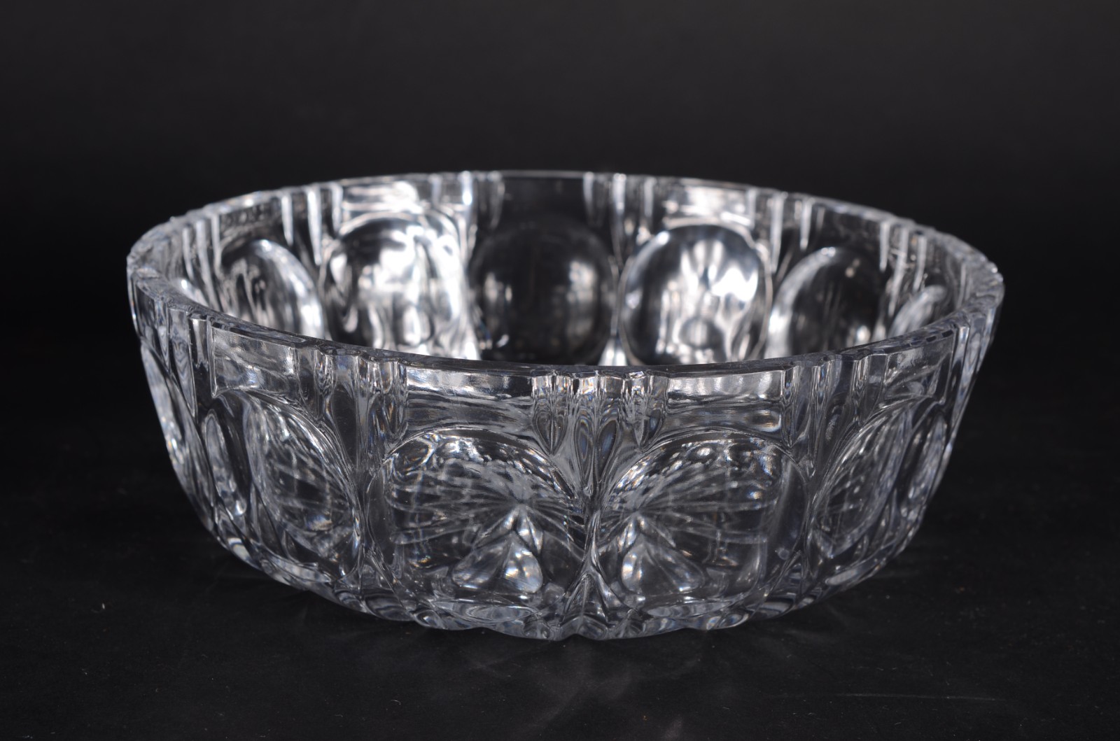 Quatro peças diversas de cristal/vidro, sendo: bowl, vaso, bomboniere... - foto 12 de 12