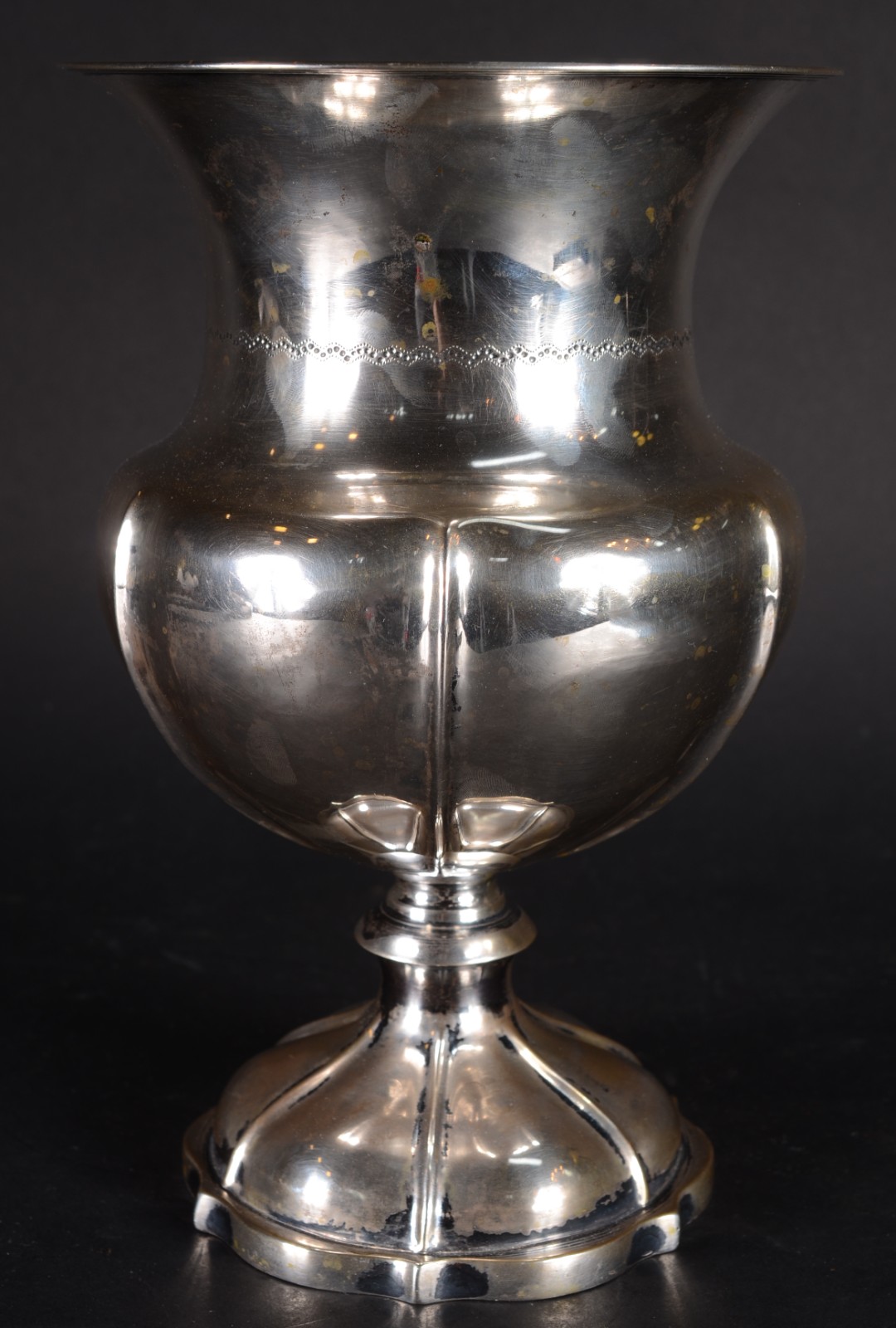 Vaso de prata contraste 833 mls, base recortada. Peso da prata 670 g... - foto 1 de 6