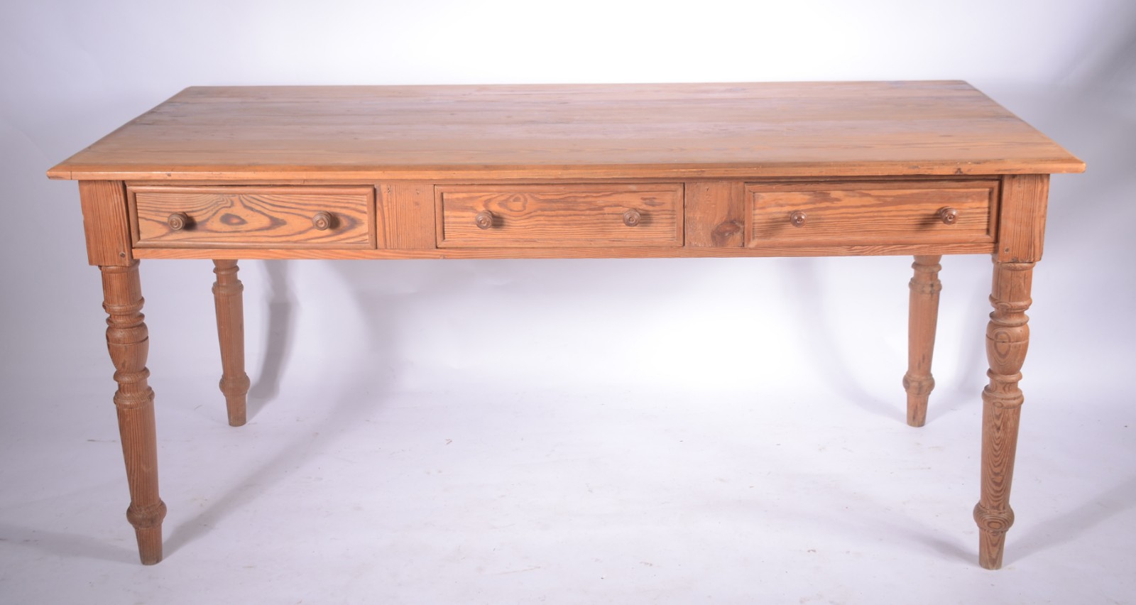Mesa de escritório de pinho de riga com 3 gavetas, tampo retangular... - foto 2 de 6
