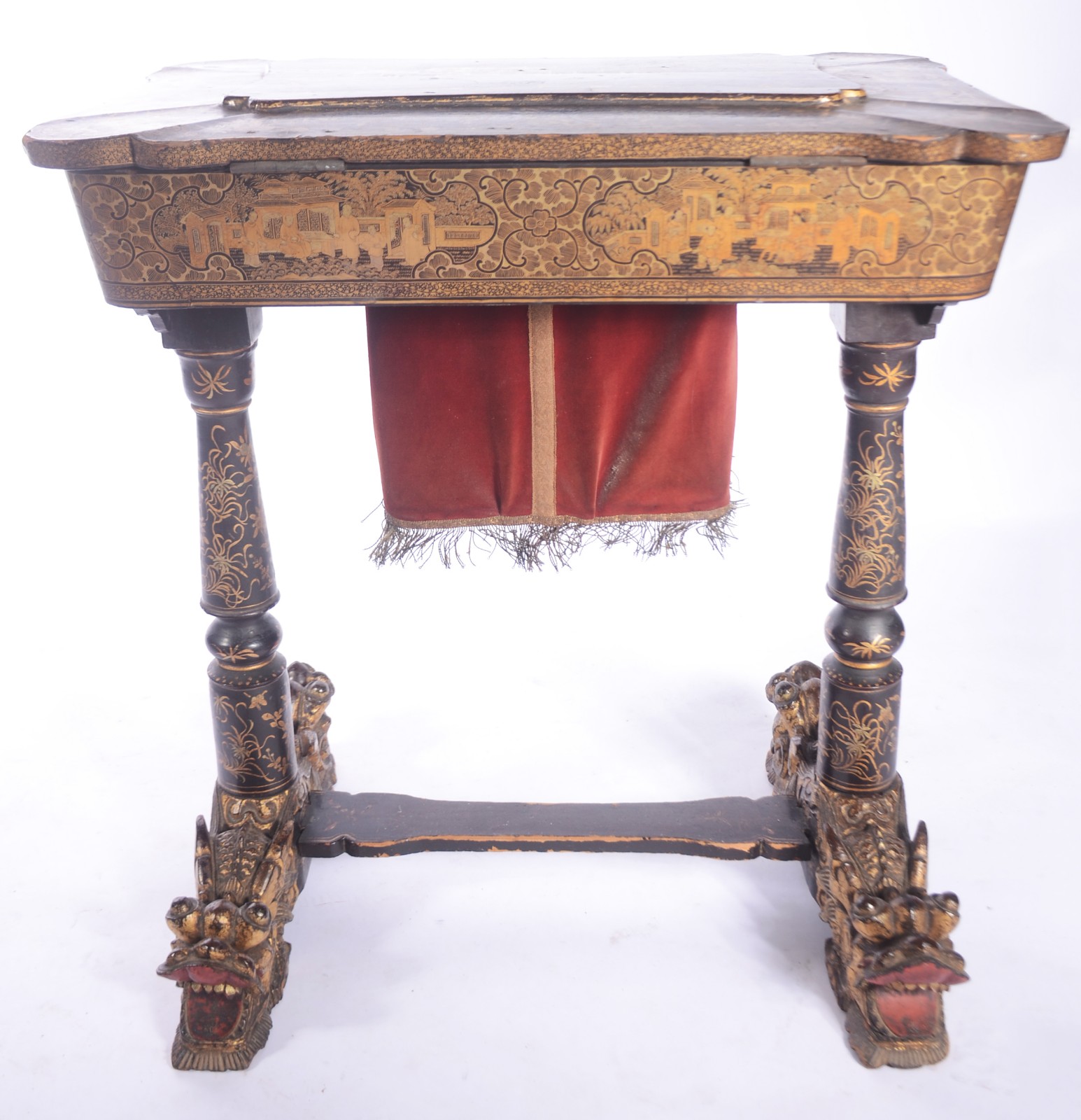 Mesa costureira oriental de lacca negra decorada com cenas do... - foto 11 de 11