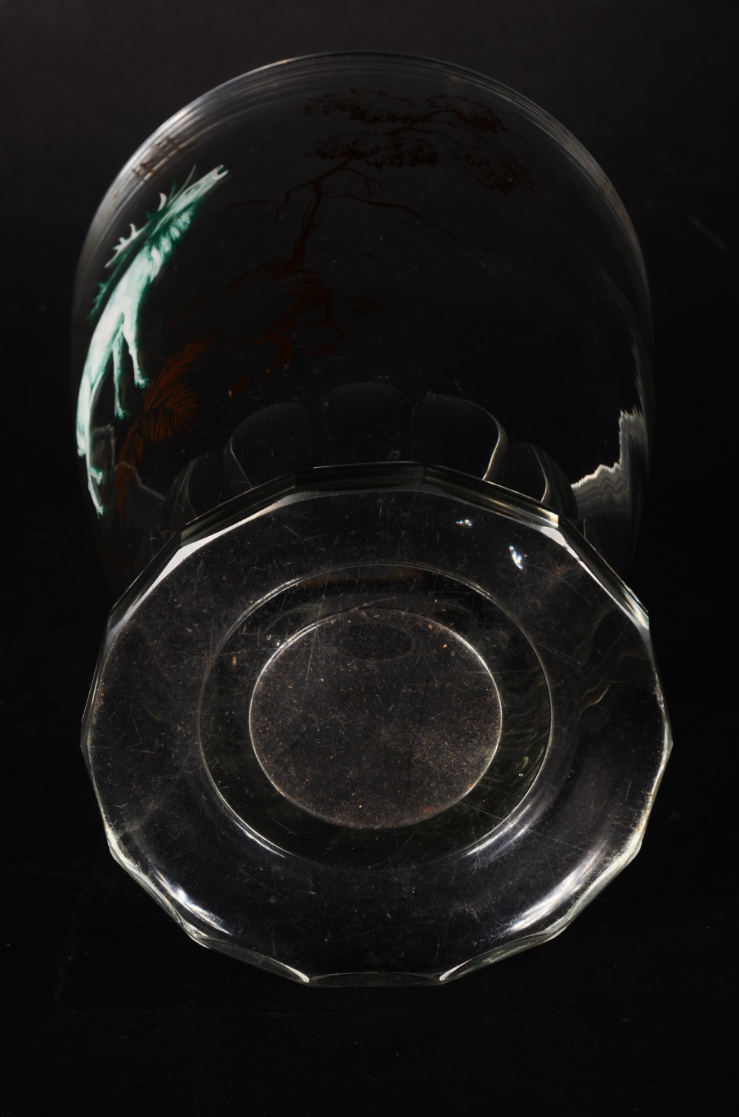 Vaso de cristal decorado com figura de animal. Bicados na base. - foto 4 de 4