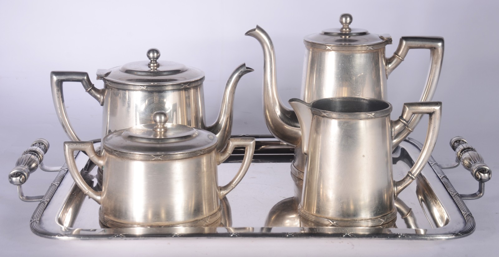 Baixela de chá e café de metal prateado, composto de: bandeja, 2... - foto 1 de 11