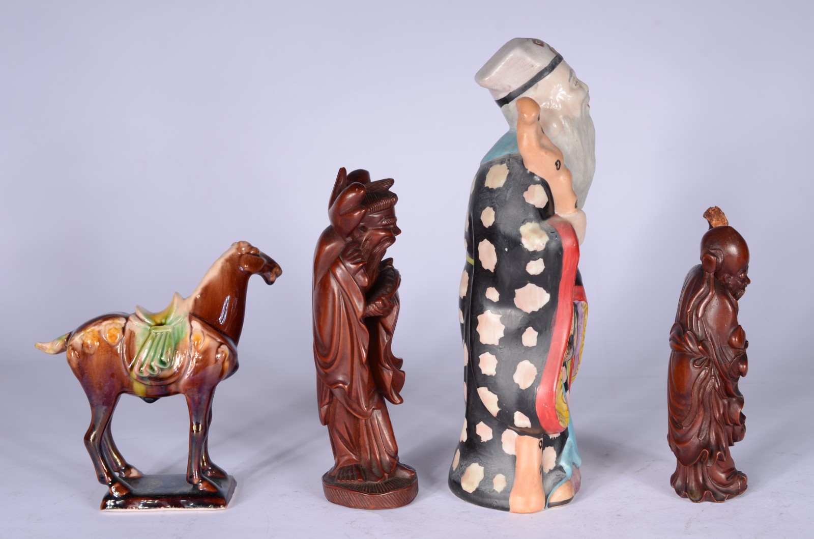 Quatro estatuetas orientais, sendo: duas de cerâmica representando... - foto 2 de 7