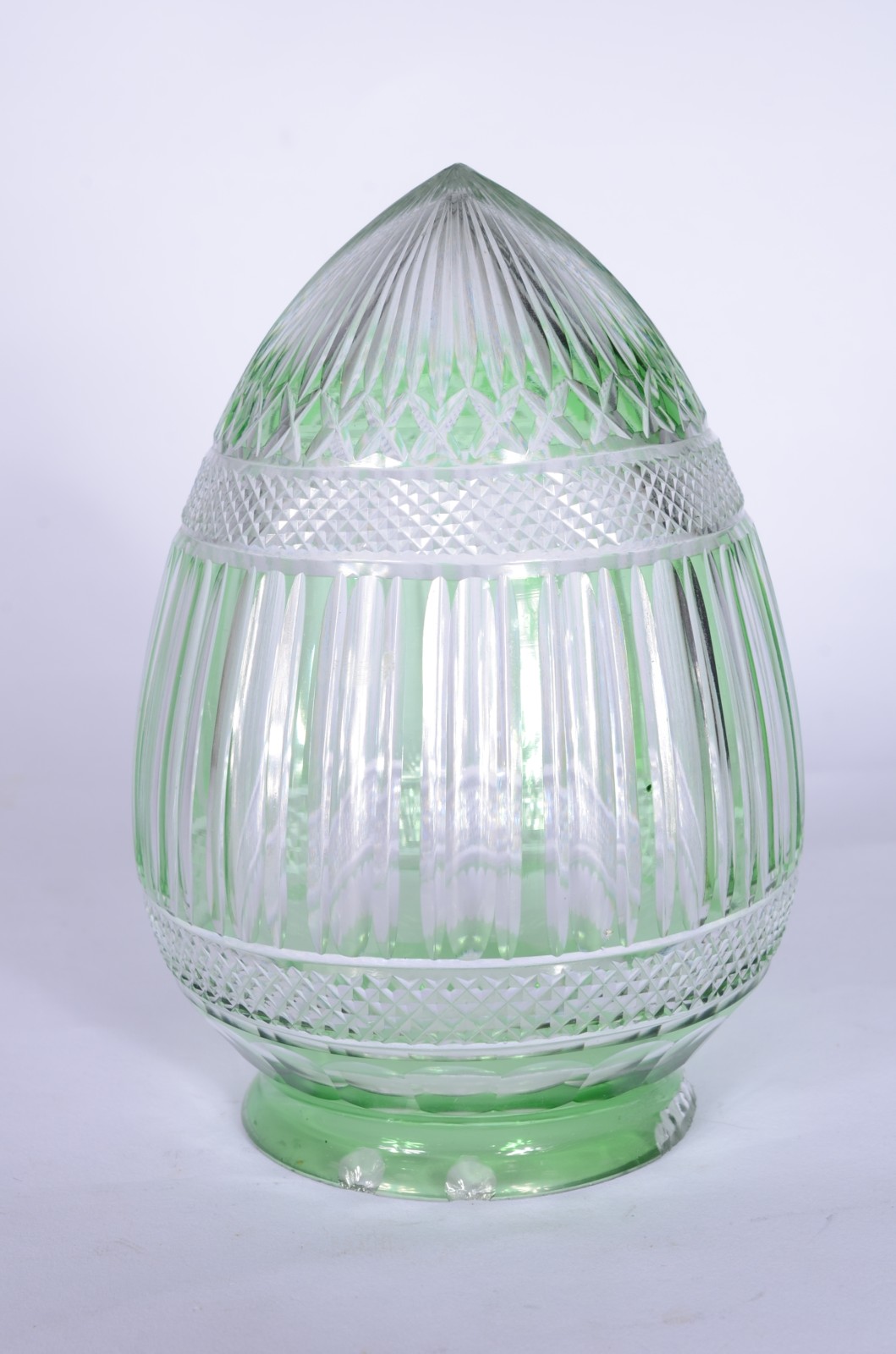 Pinha de cristal doublé verde lapidada. Bicados na borda. - foto 1 de 5