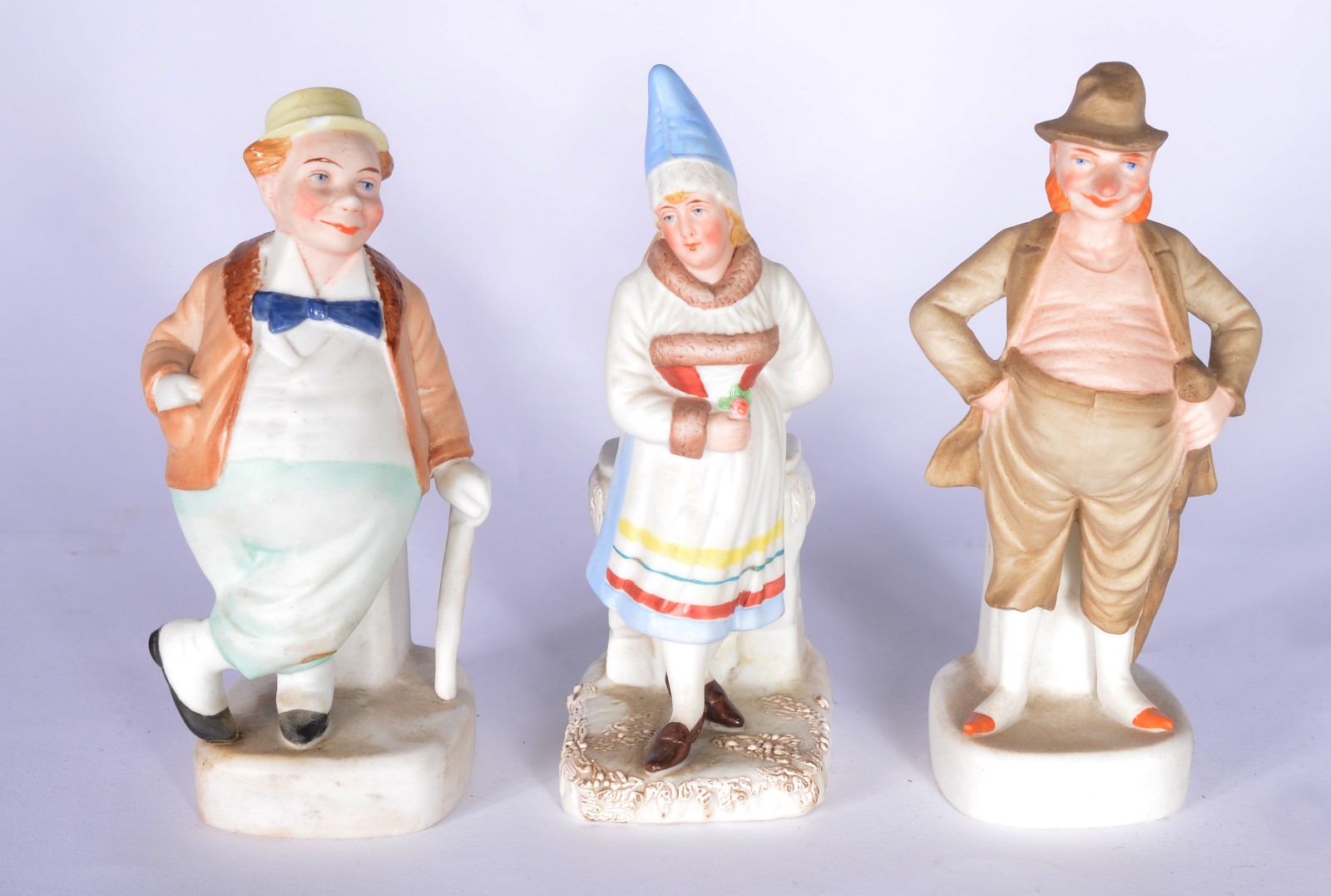 Três saleiros na forma de figuras de biscuit policromado. - foto 1 de 5