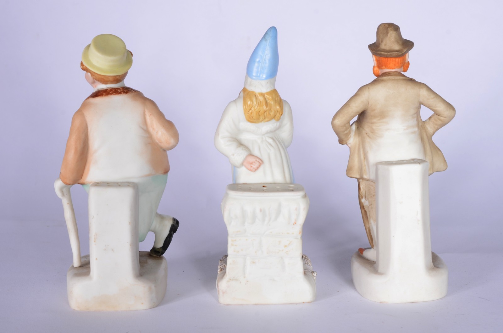 Três saleiros na forma de figuras de biscuit policromado. - foto 2 de 5