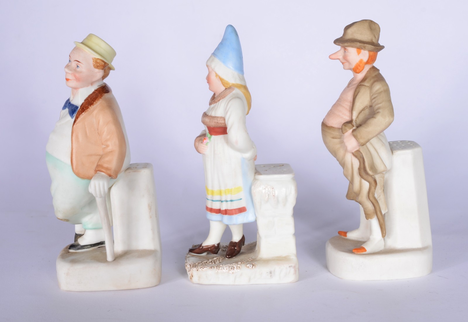Três saleiros na forma de figuras de biscuit policromado. - foto 3 de 5