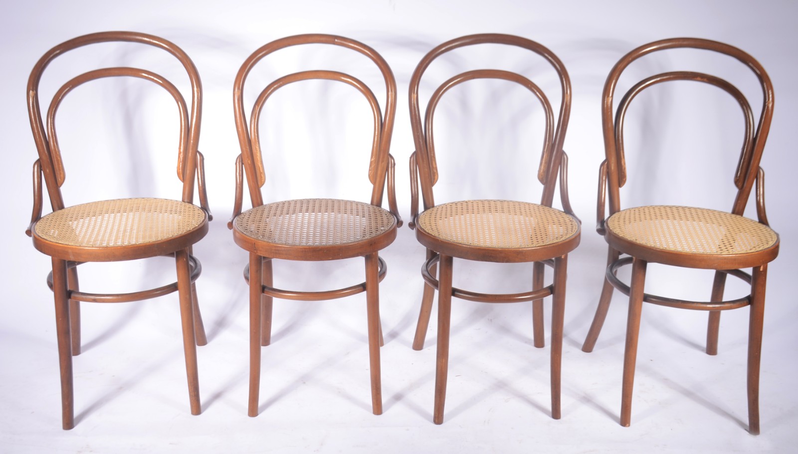 Conjunto com 4 cadeiras de madeira clara estilo austríaco, assentos... - foto 1 de 8