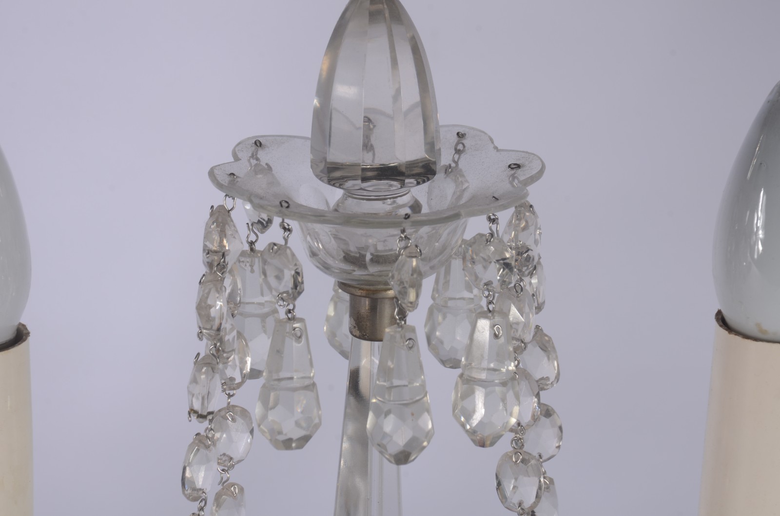 Par de abatjoures de cristal na forma de candelabro para 2 luzes... - foto 3 de 9