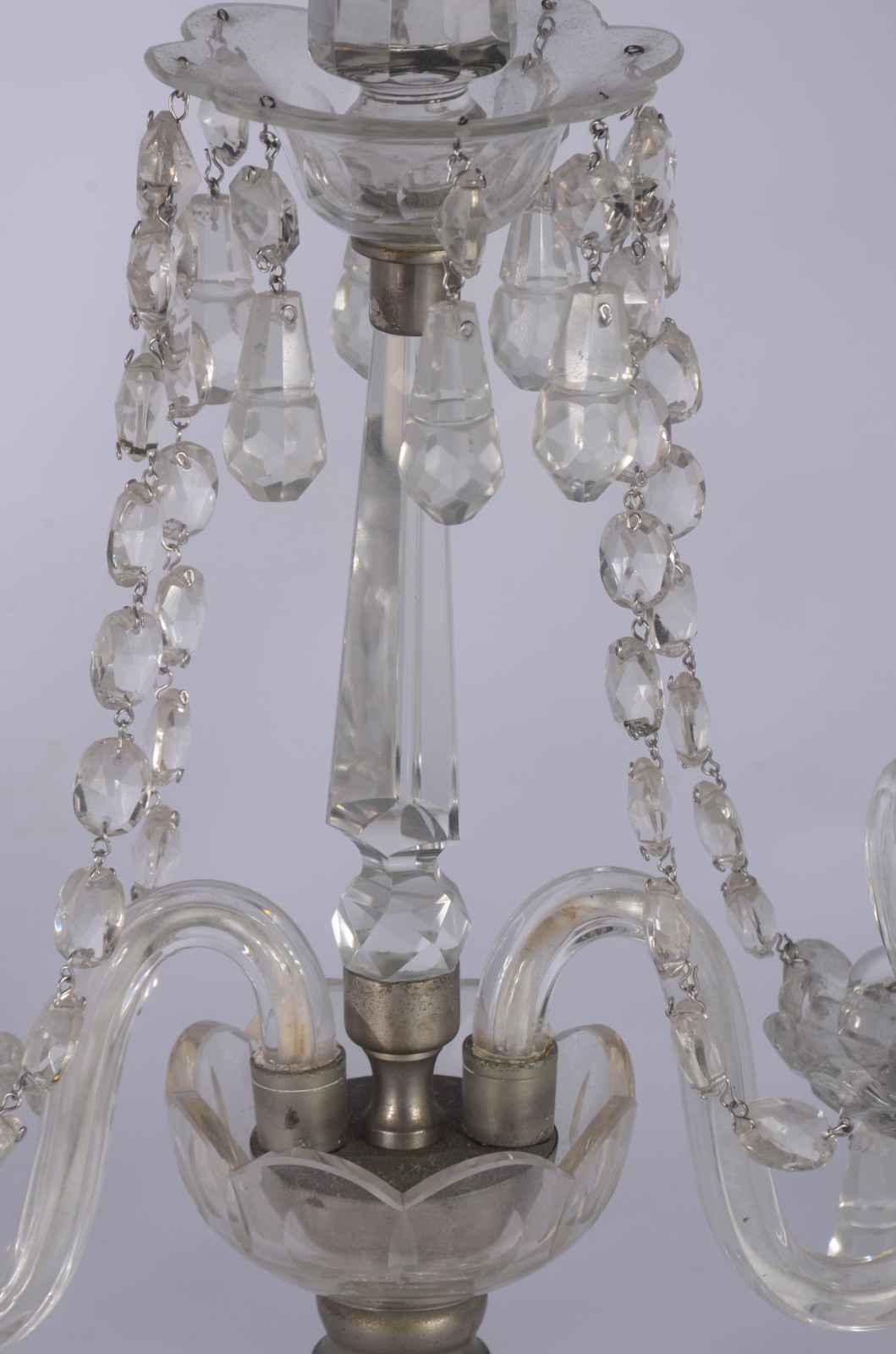 Par de abatjoures de cristal na forma de candelabro para 2 luzes... - foto 8 de 9