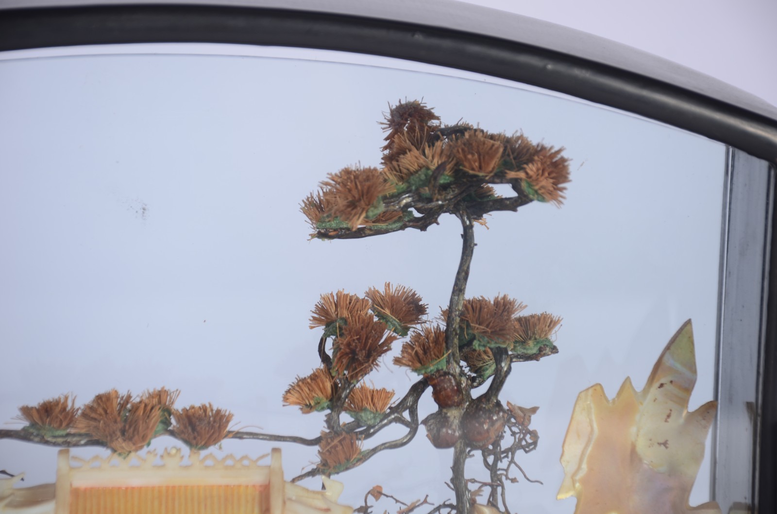 Duas miniaturas orientais, armação de madeira e vidro. - foto 10 de 11