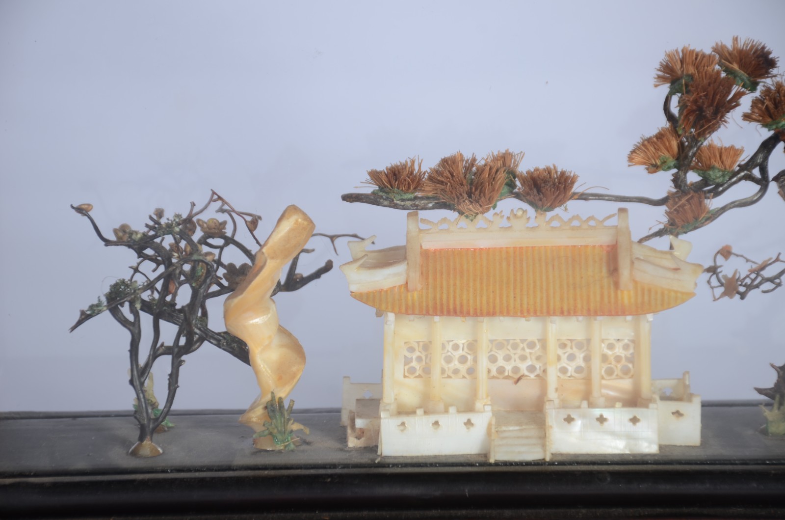 Duas miniaturas orientais, armação de madeira e vidro. - foto 11 de 11