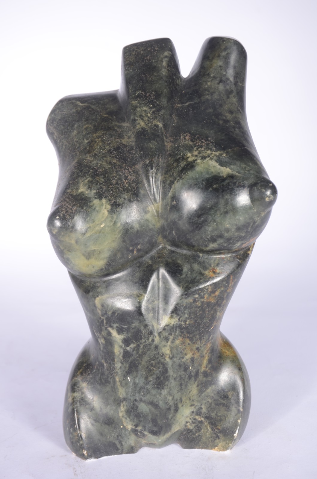 Torso feminino de pedra, assinado. - foto 1 de 6