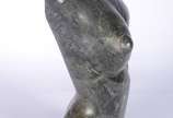 Torso feminino de pedra, assinado. - Torso feminino de pedra, assinado.