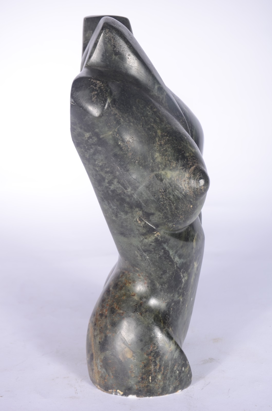 Torso feminino de pedra, assinado. - foto 4 de 6