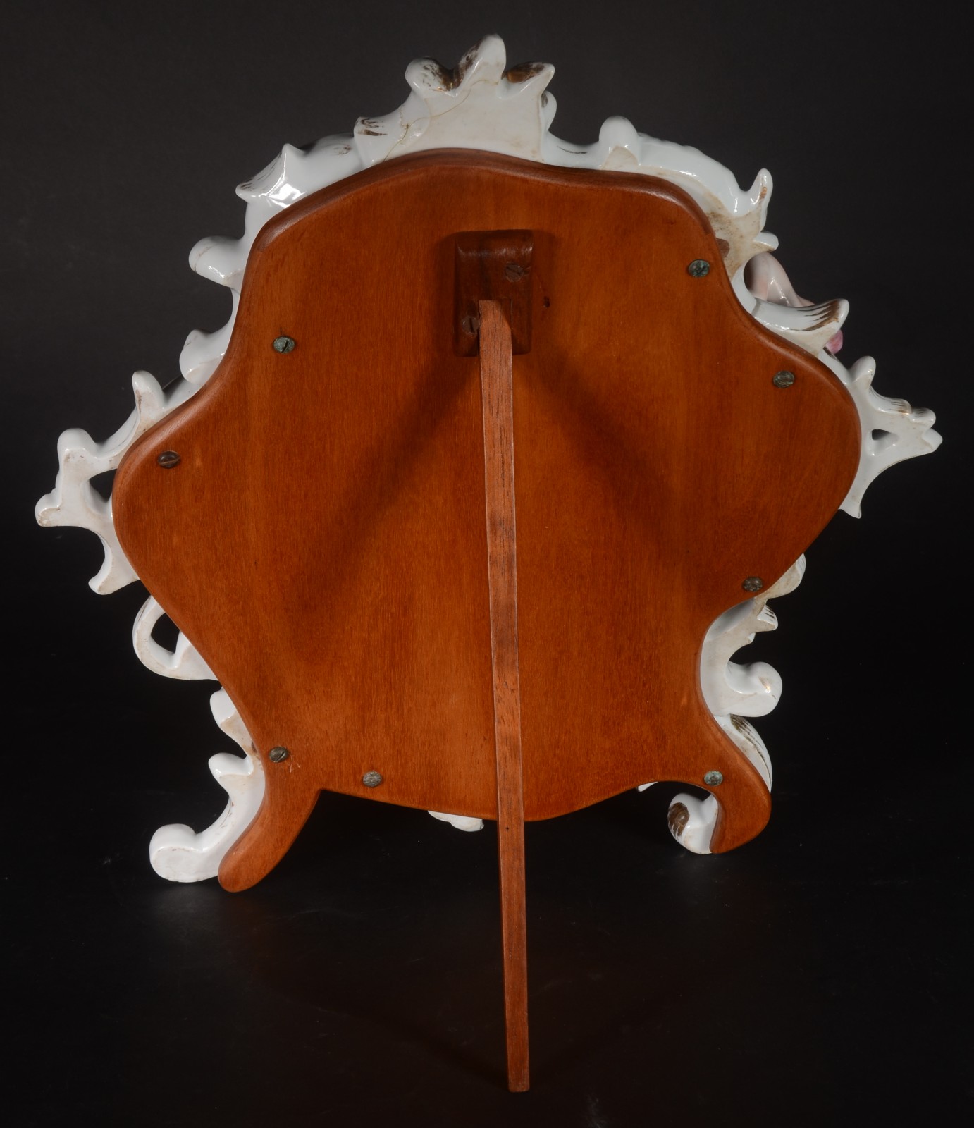 Espelho de mesa com moldura de porcelana decorada com figuras de... - foto 9 de 9