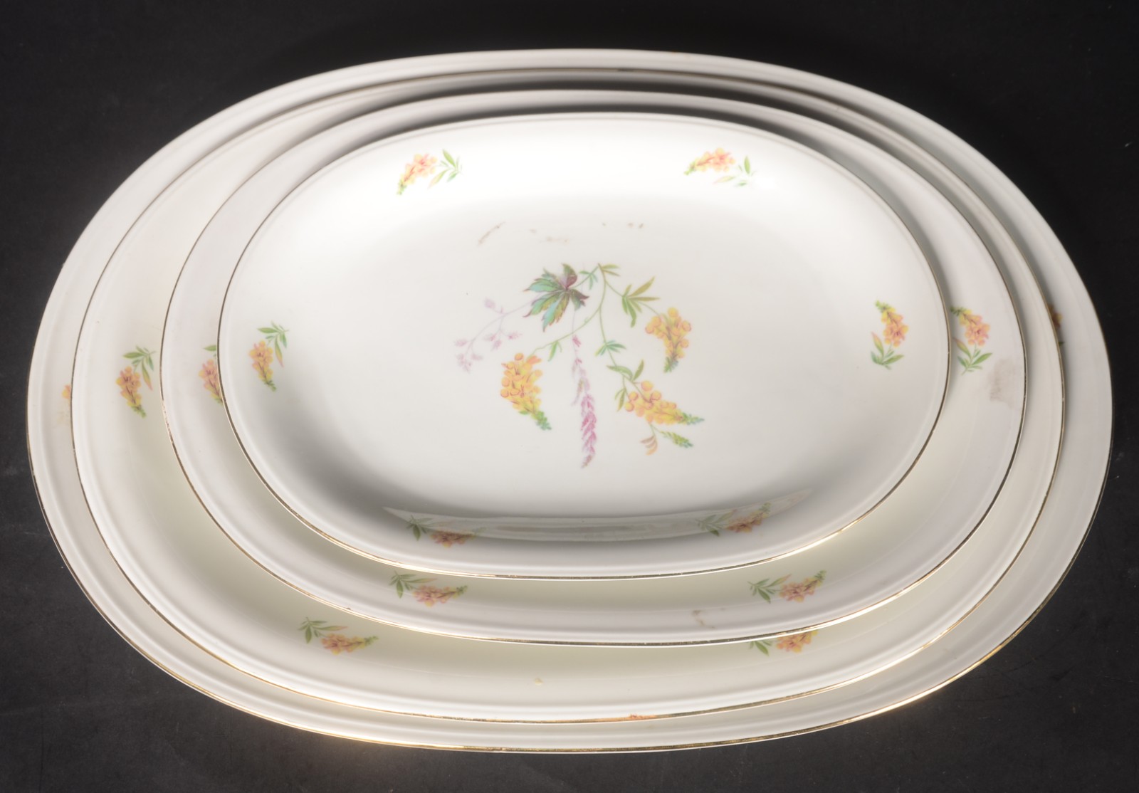 Aparelho de jantar de porcelana Bavaria, composto de: 18 pratos... - foto 3 de 11