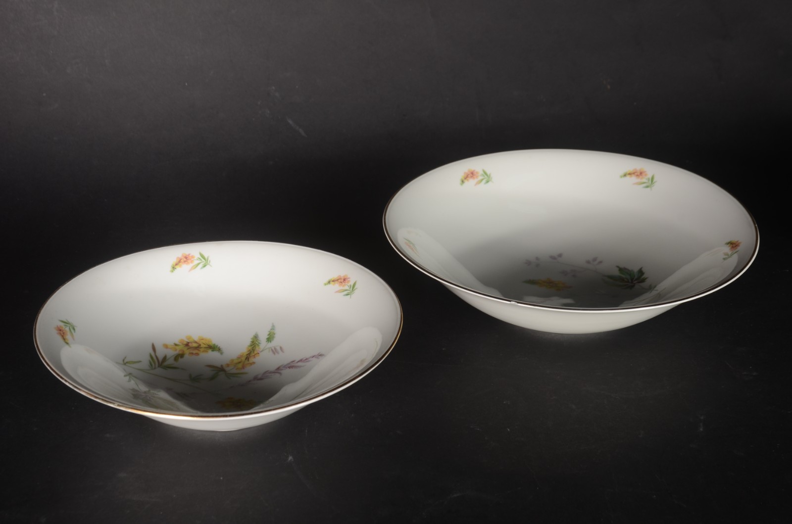 Aparelho de jantar de porcelana Bavaria, composto de: 18 pratos... - foto 7 de 11