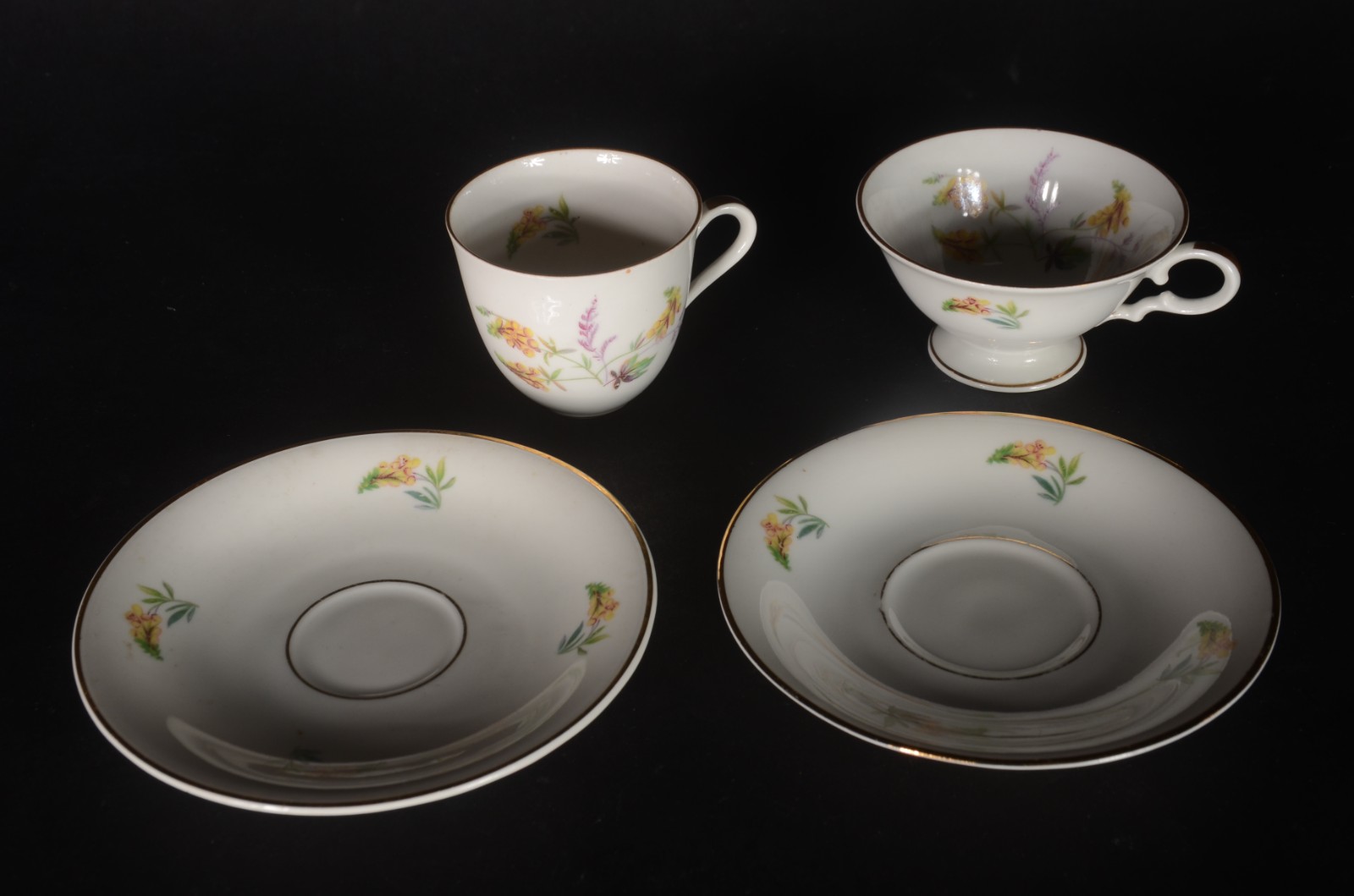 Aparelho de jantar de porcelana Bavaria, composto de: 18 pratos... - foto 8 de 11